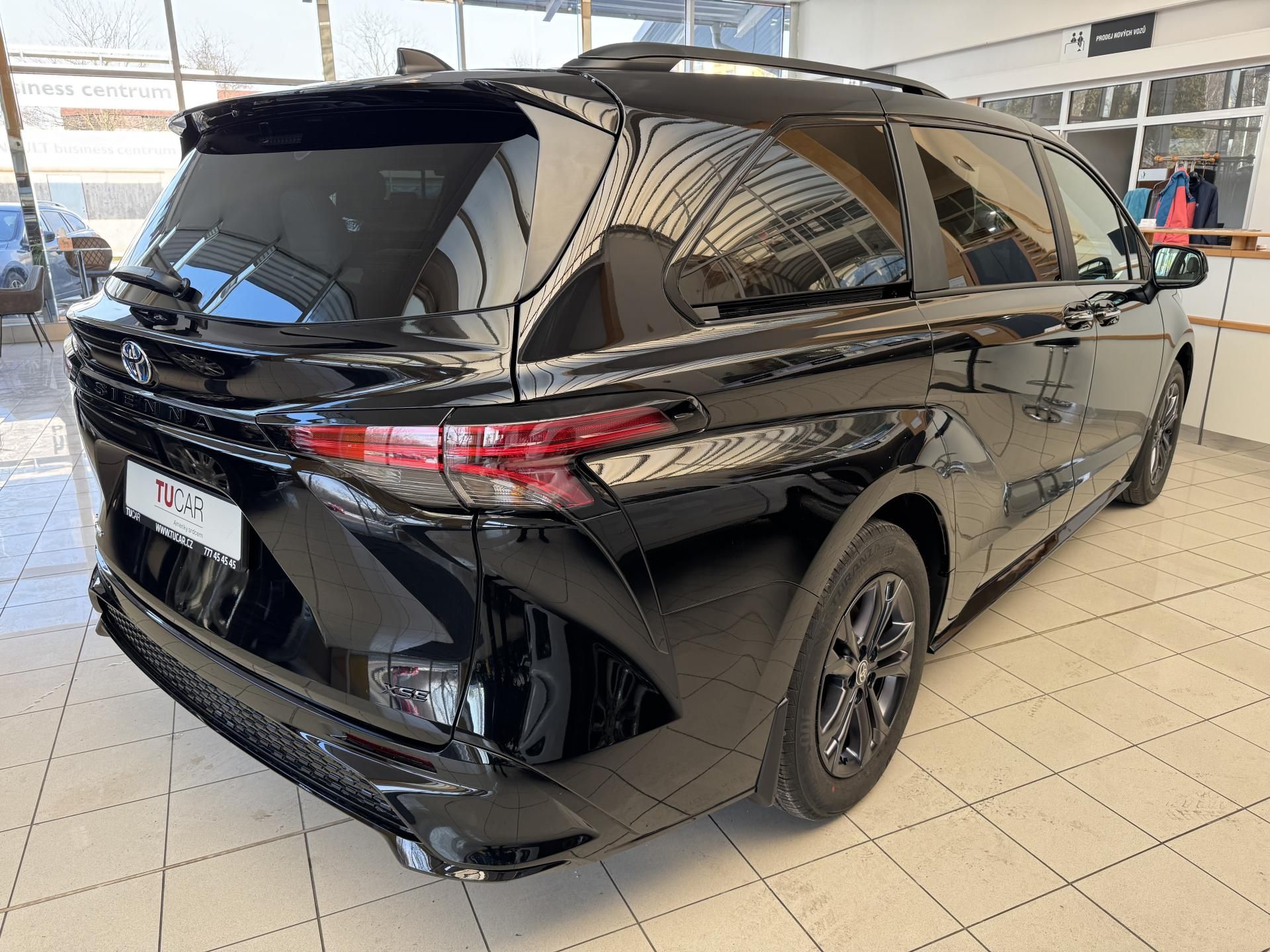 Toyota Sienna, XSE 2,5 HEV AWD - fotka 5