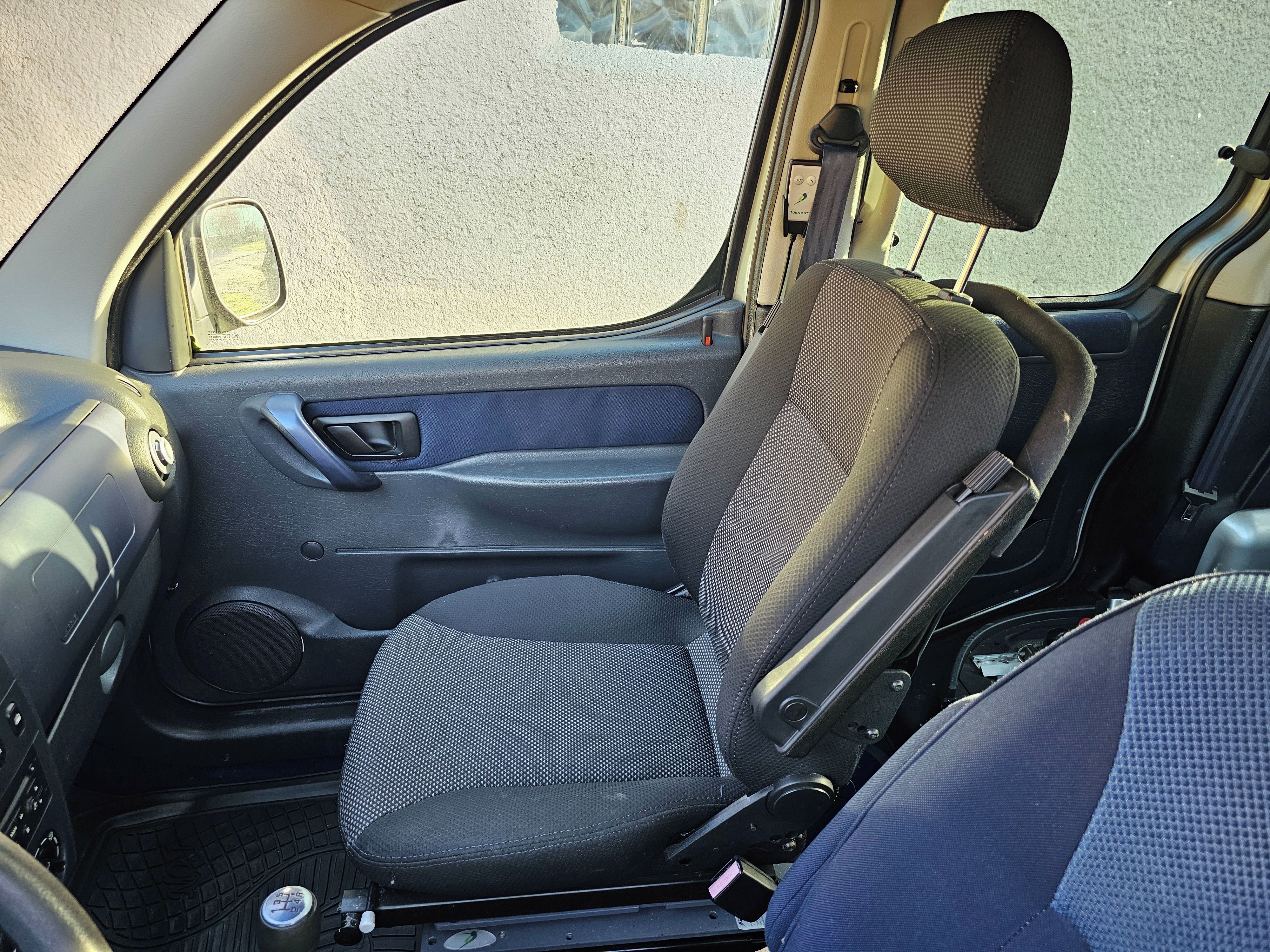 Citroën Berlingo, Vůz s úpravou pro převoz ZTP - fotka 6