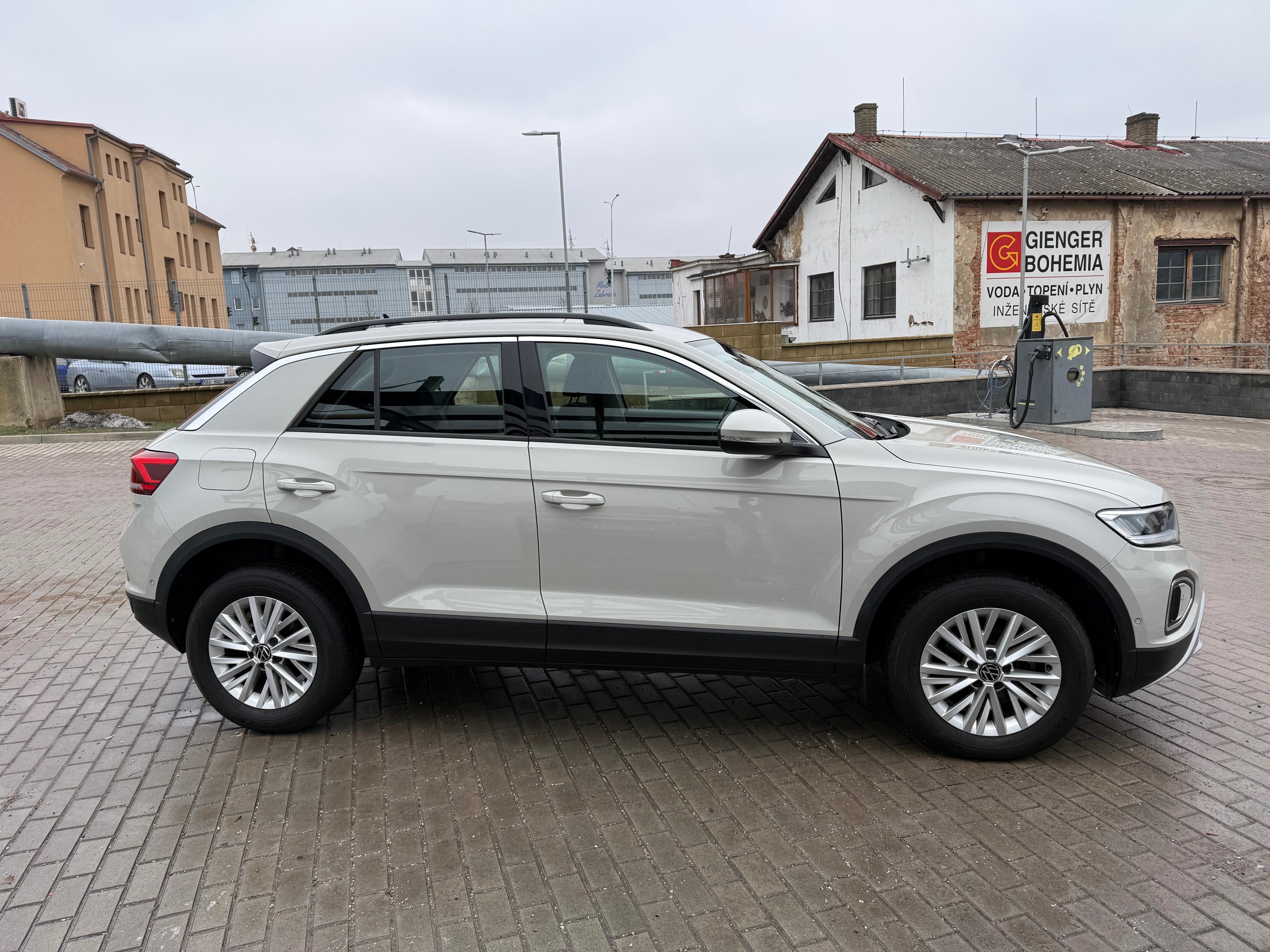 Volkswagen T-Roc, 1.5 TSI 110kW DSG ACC 4/2022 - fotka 6