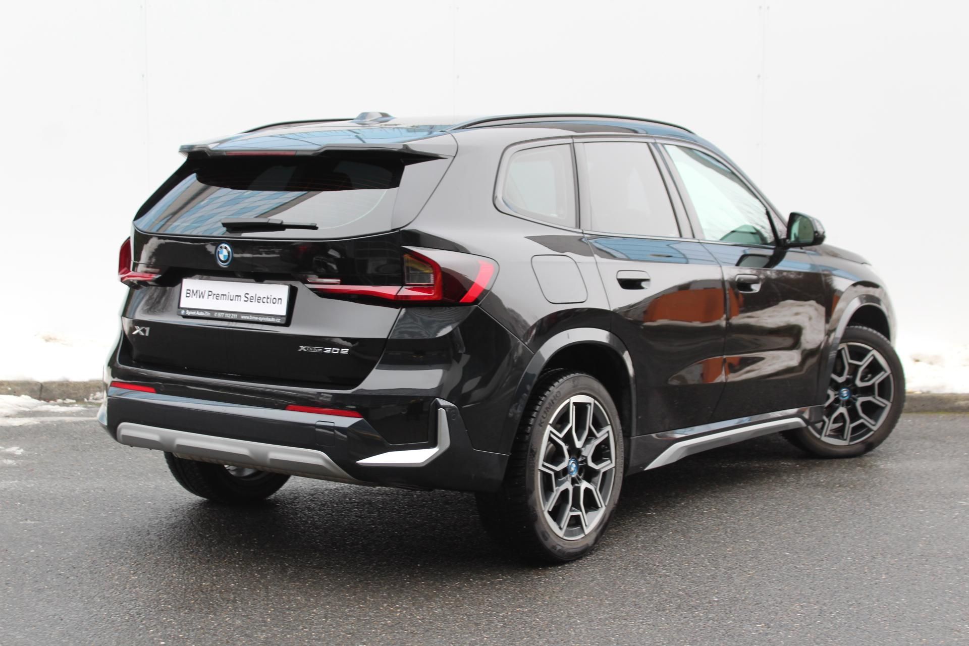 BMW X1, xDrive30e - fotka 2