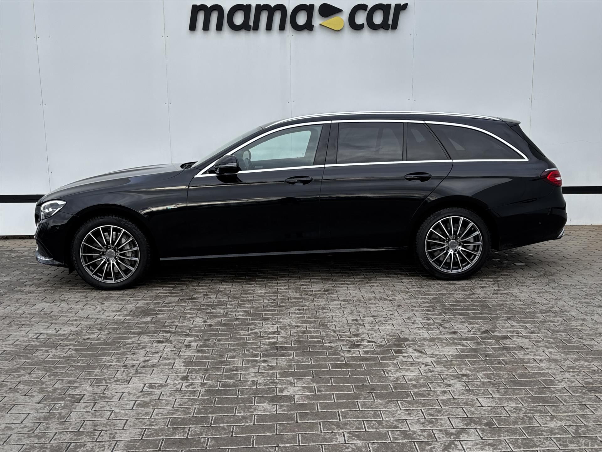 Mercedes-Benz Třídy E, 300de 4MATIC TAŽNÉ DPH - fotka 4