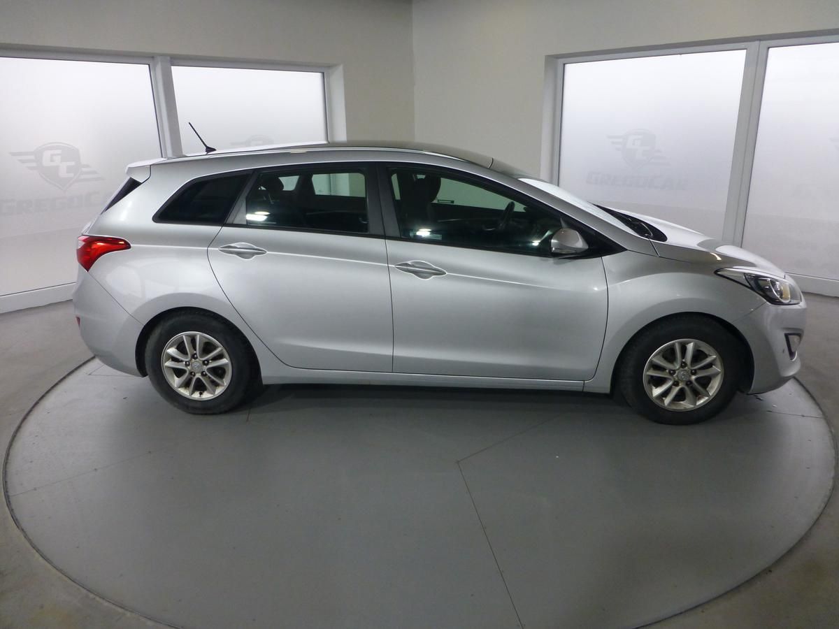 Hyundai i30, 1,6CRDI*ALU**VYHŘ.SED***KAMERA - fotka 4