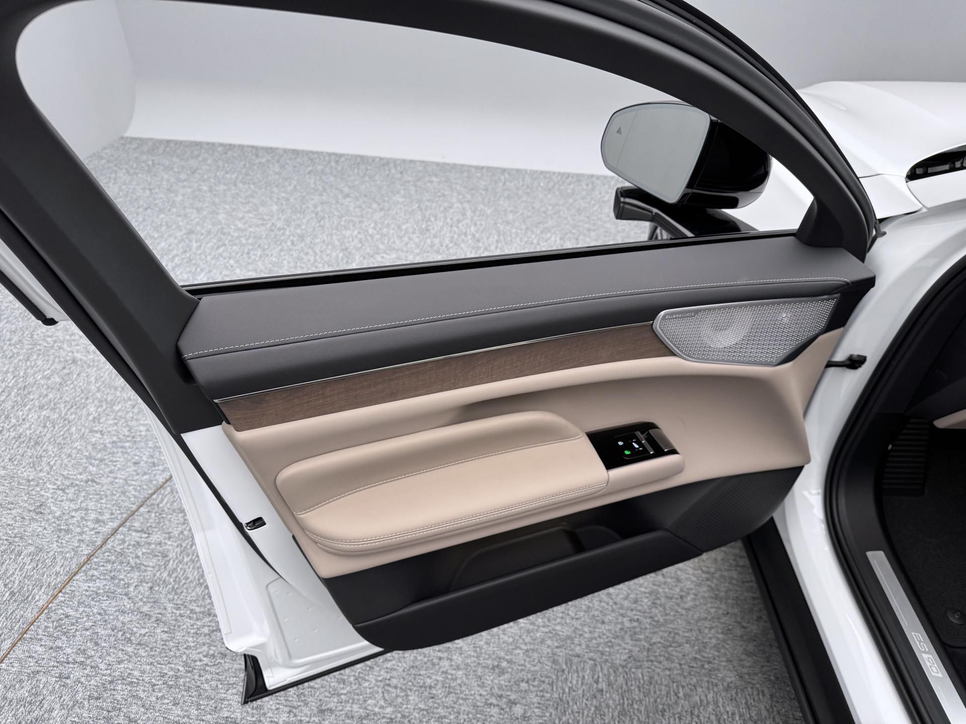 Volvo ES90, PURE ELECTRIC ULTRA - fotka 4