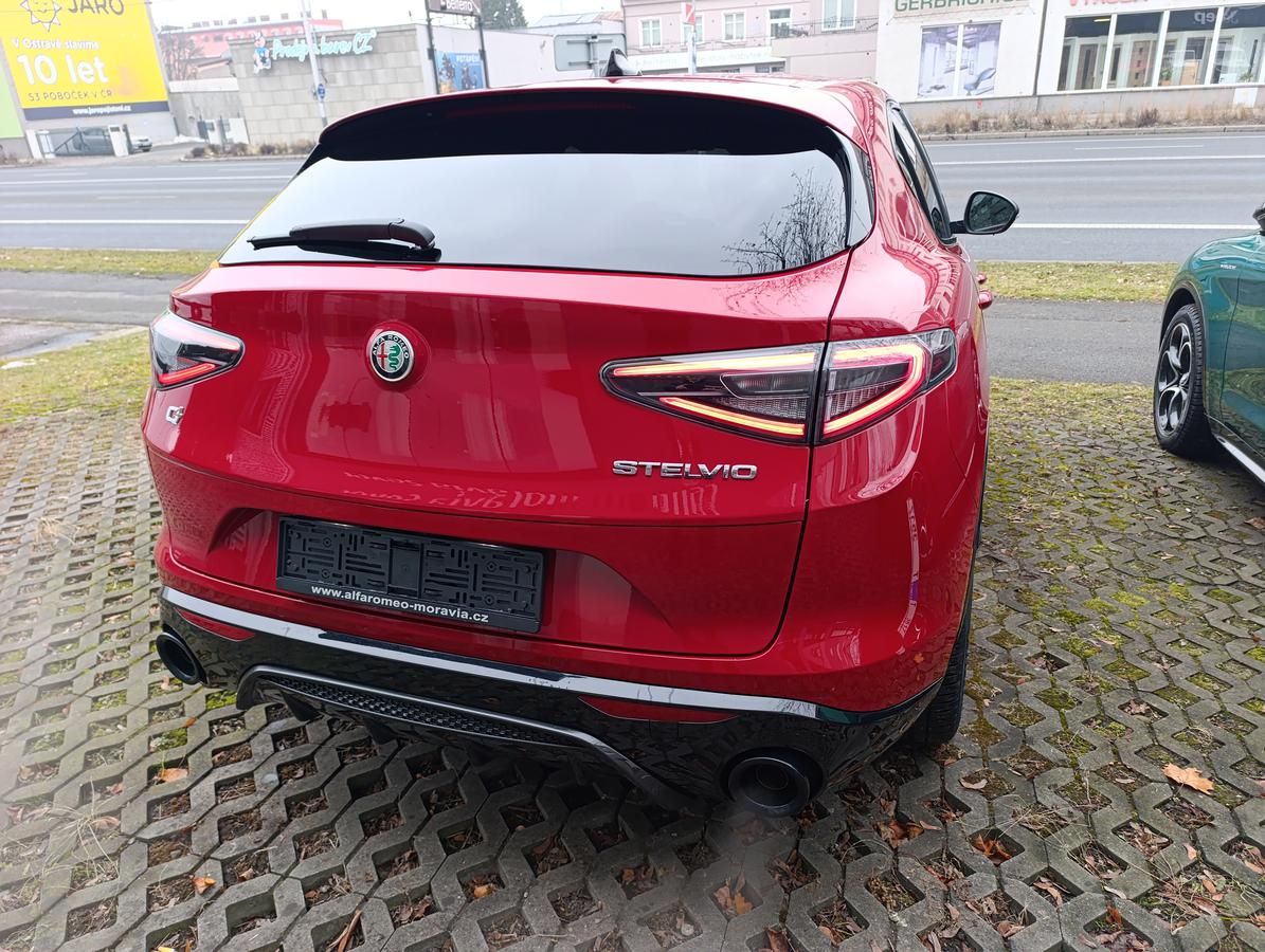 Alfa Romeo Stelvio, Veloce 2,0 Turbo 280k AWD - fotka 6