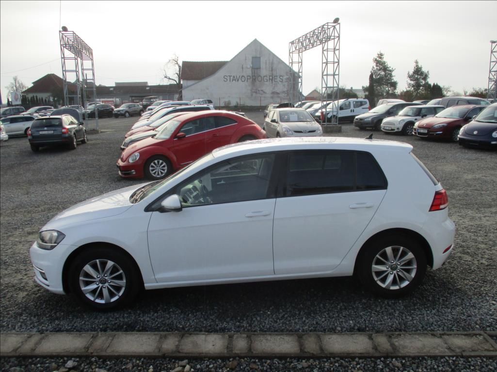 Volkswagen Golf, 1,0 i, klima, Apple/Android - fotka 4