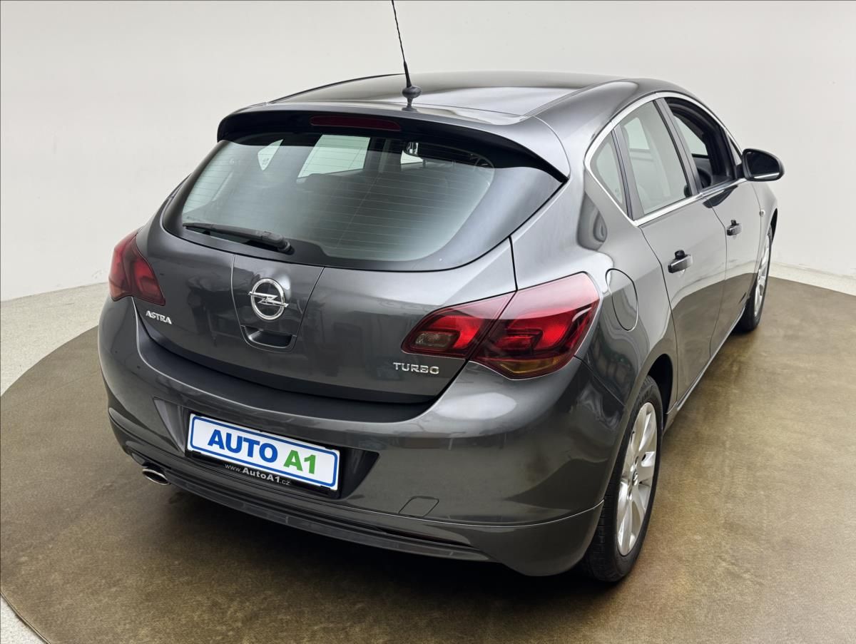 Opel Astra, 1,4 103kW 2X KOLA AC 1.MAJ ČR - fotka 4