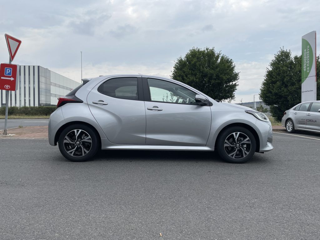 Toyota Yaris, 1.5 Hybrid Style ODBĚR 6/2026 - fotka 2