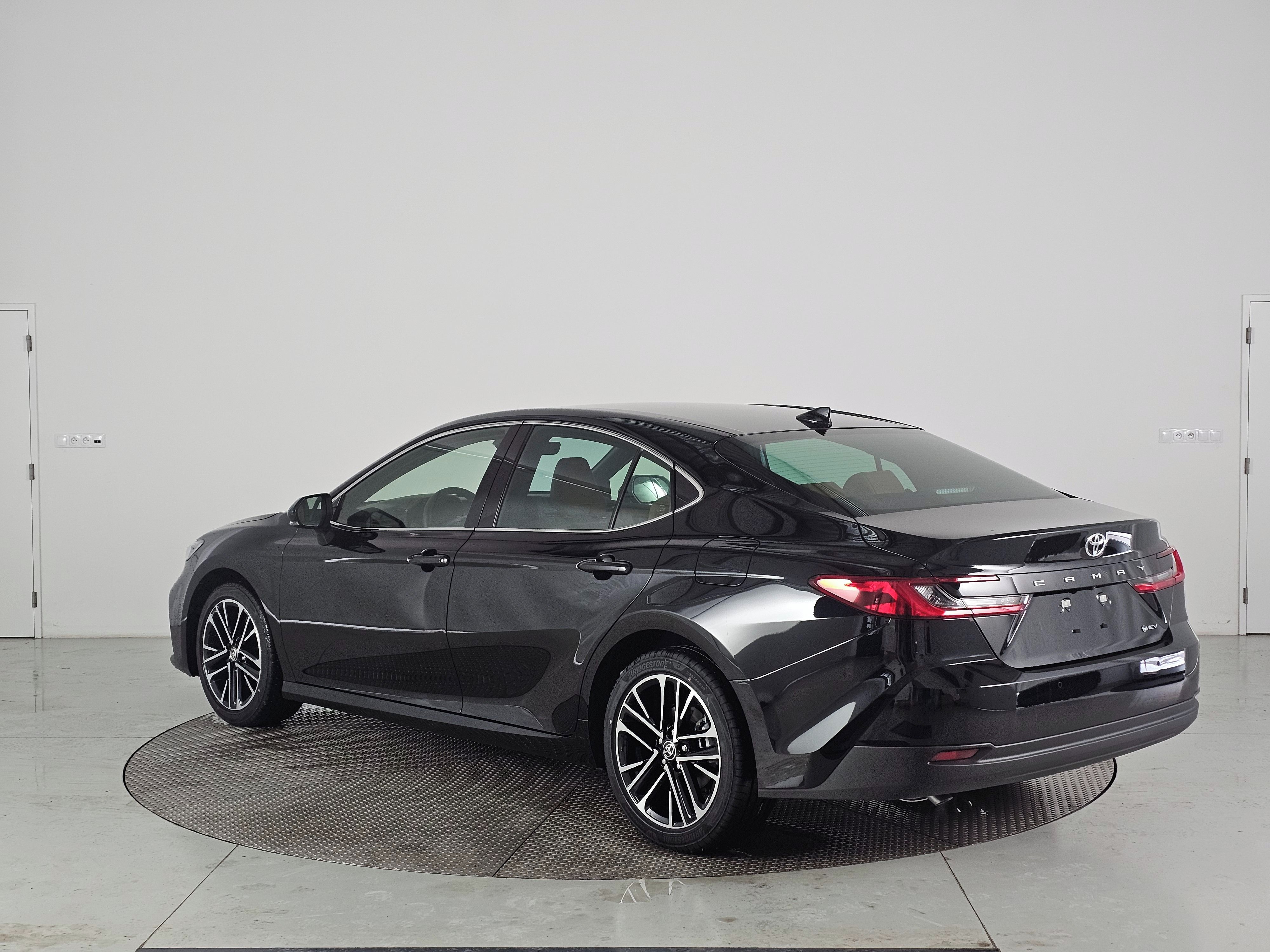 Toyota Camry, 2.5 HEV 230k Prestige - fotka 6