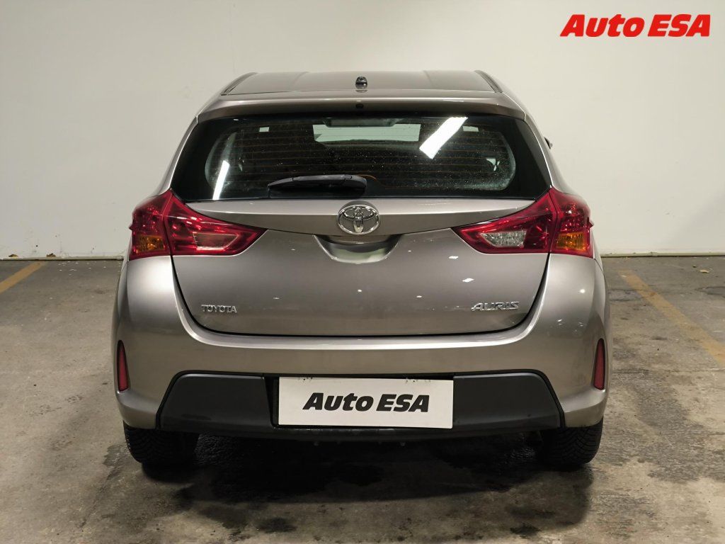 Toyota Auris, 1.3 VVT-i,Cool,+kola - fotka 5
