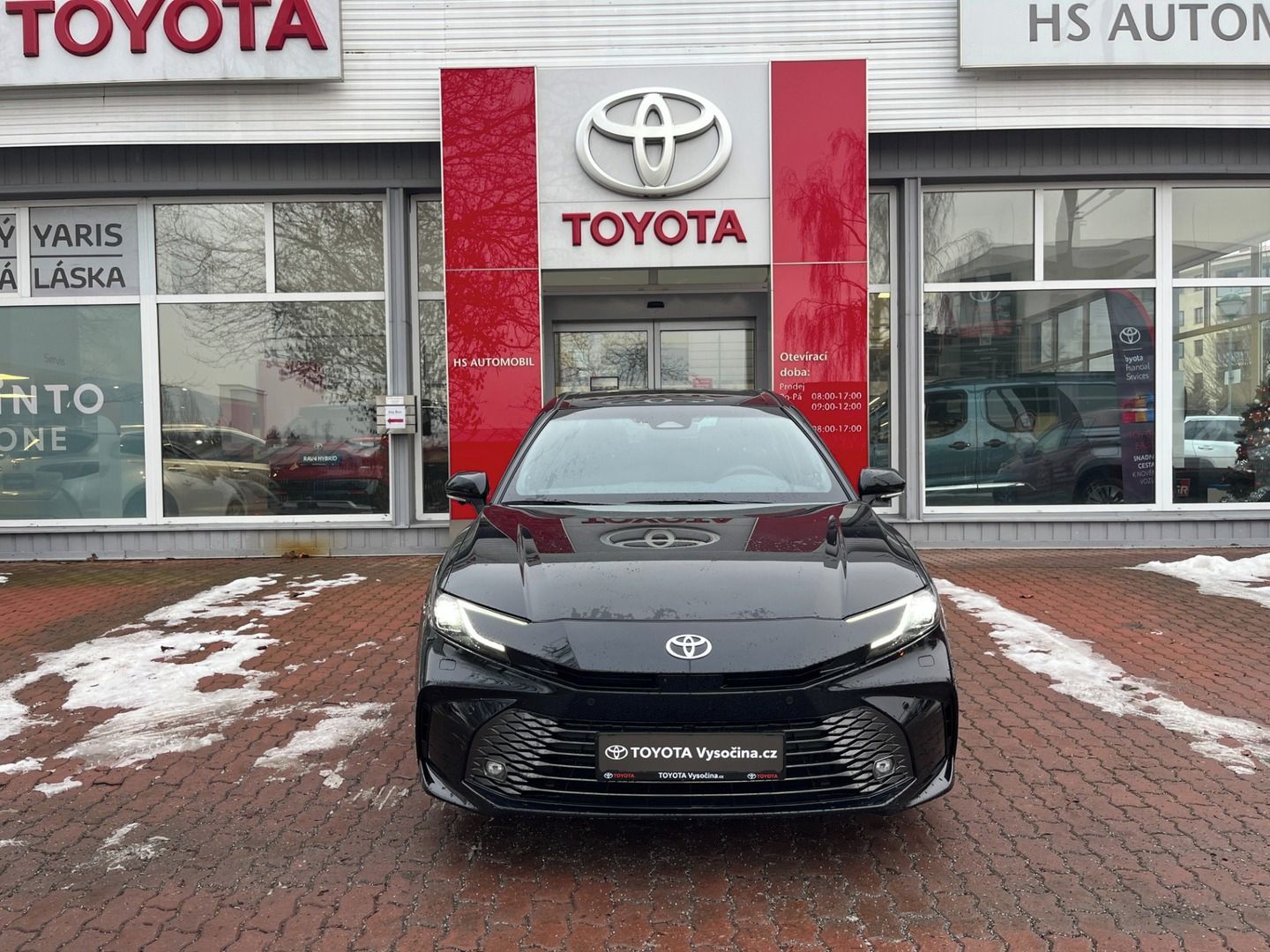 Toyota Camry, 2.5L Hybrid 230 koní, černá - - fotka 2