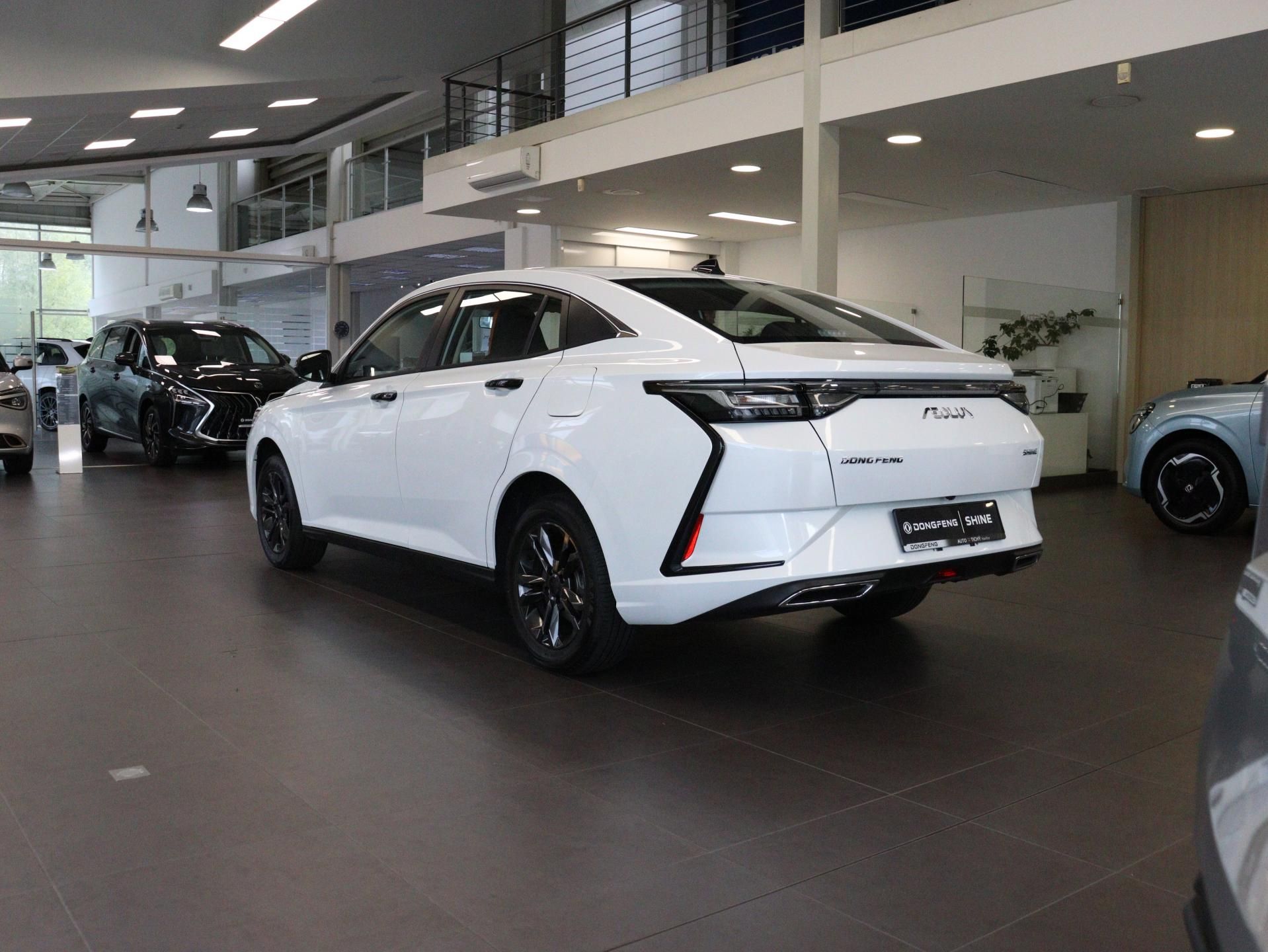 Dongfeng Shine, E1 / 1.5i 92 kW - fotka 6