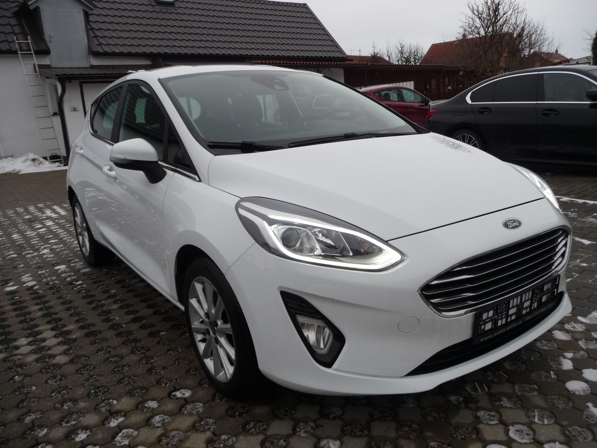Ford Fiesta, 1.0i 74kw Titanium po 1.majite - fotka 4