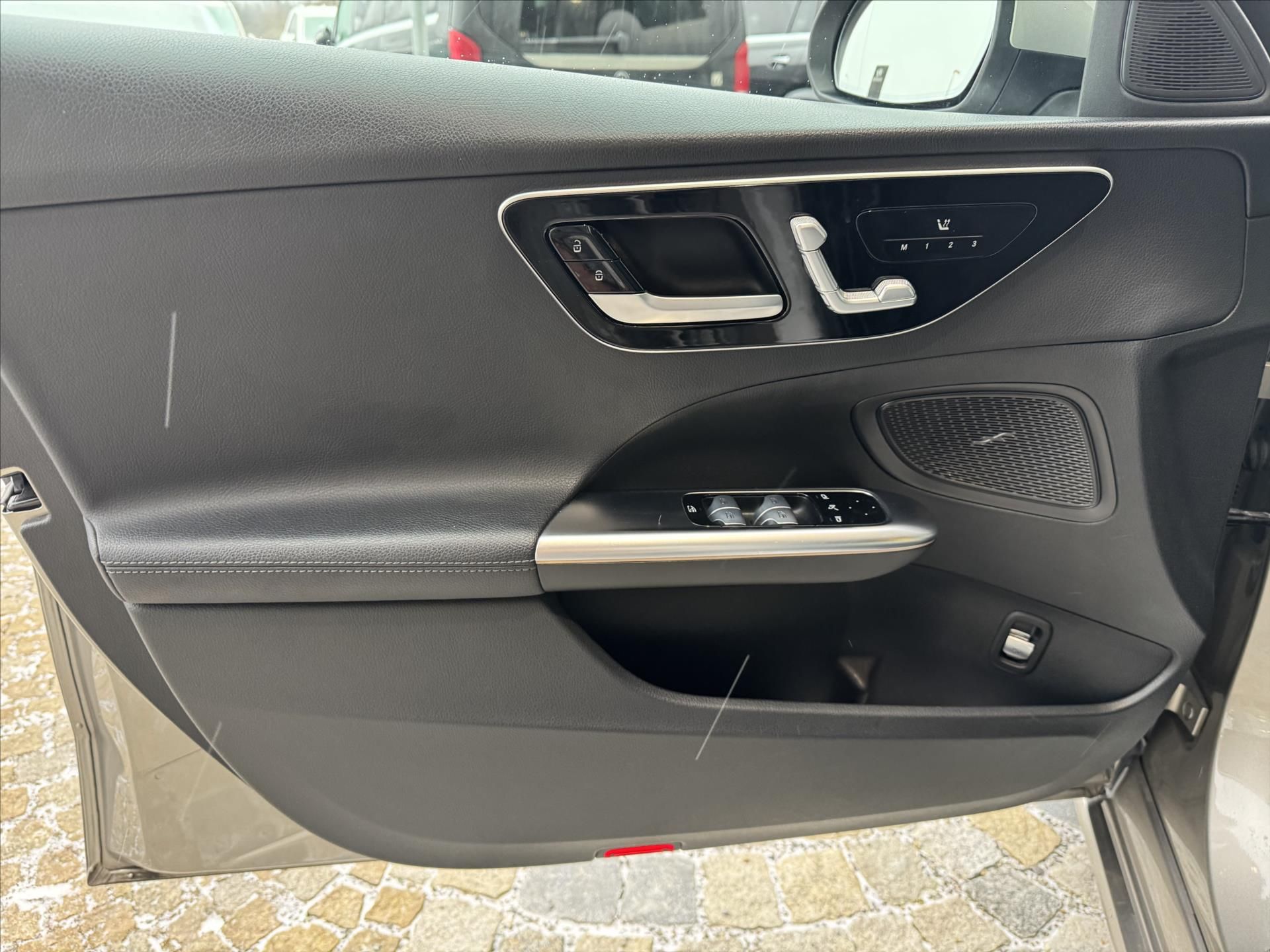 Mercedes-Benz Třídy C, C 220d - fotka 4