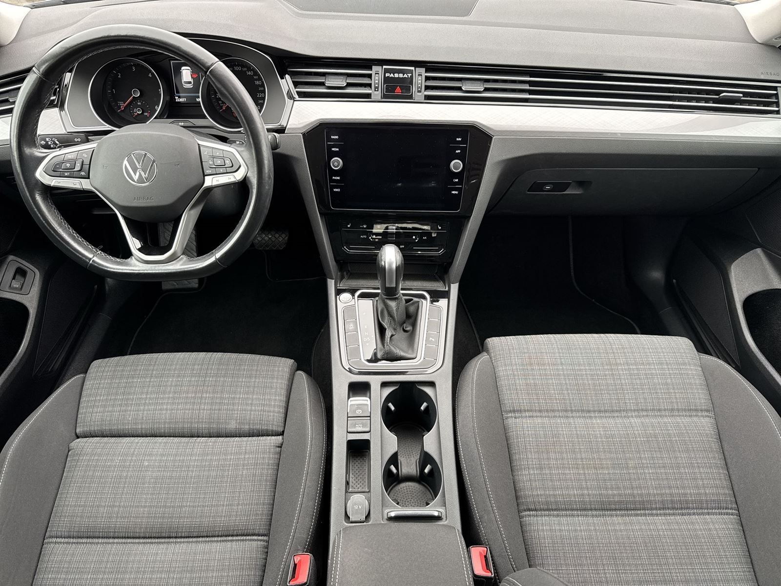Volkswagen Passat, Variant 2.0 TDI DSG Business - fotka 5