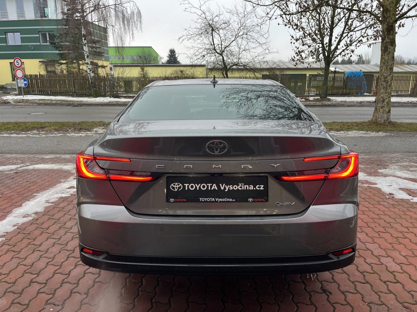 Toyota Camry, 2.5L Hybrid 230 koní, - fotka 6