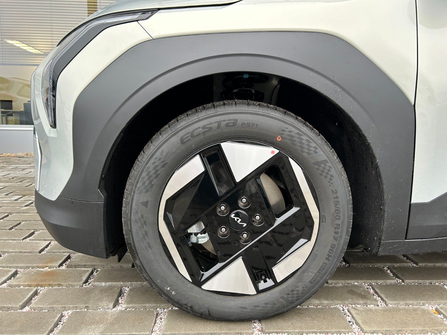 Kia EV3, 4x2 EARTH 150 KW + 81,4 KWH - fotka 5