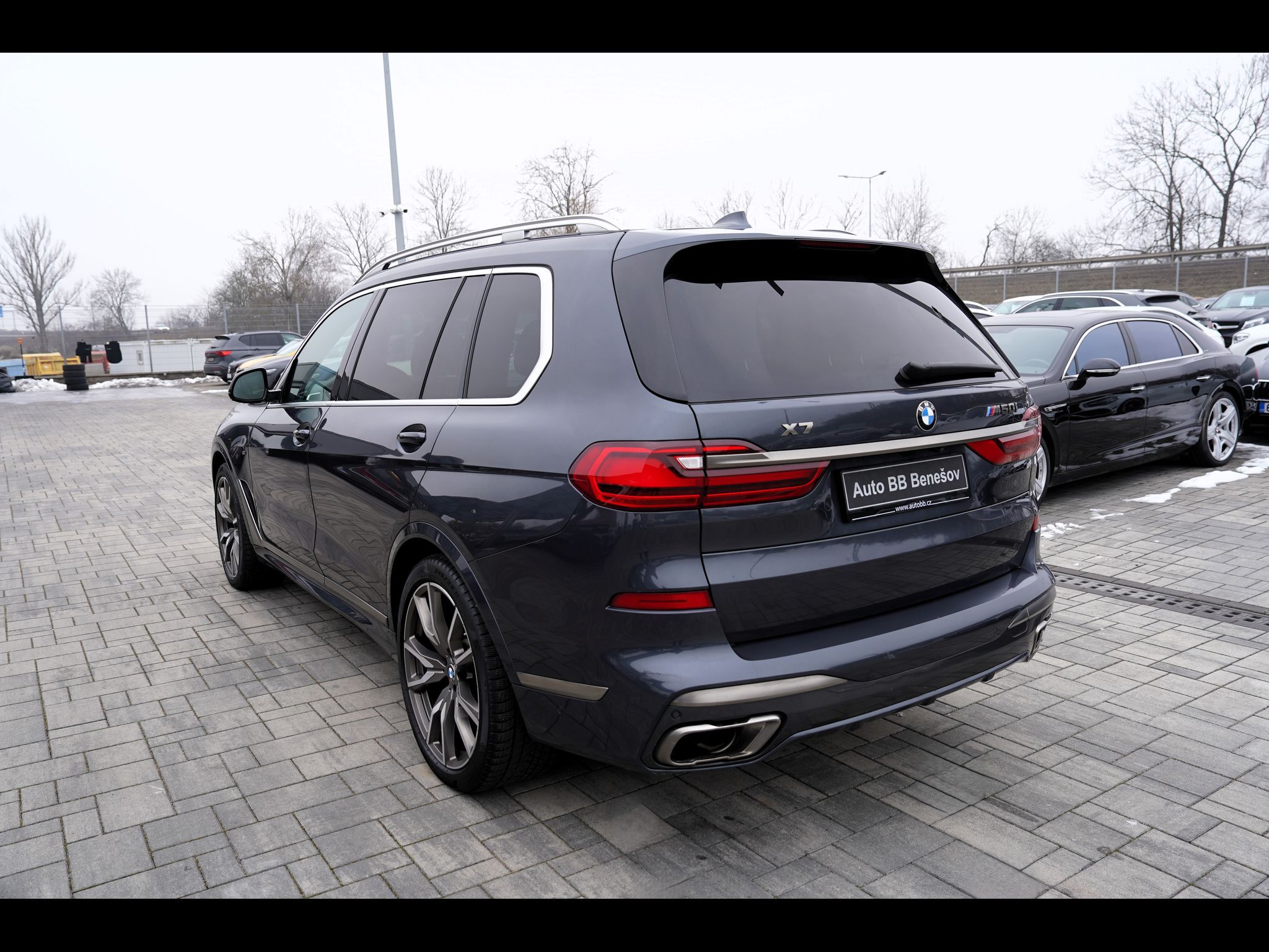 BMW X7, M50i xDrive/AT9/22"/ČR/530 PS - fotka 4