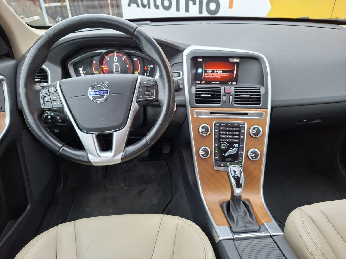 Volvo XC60, 2,4 D5 AWD - fotka 5