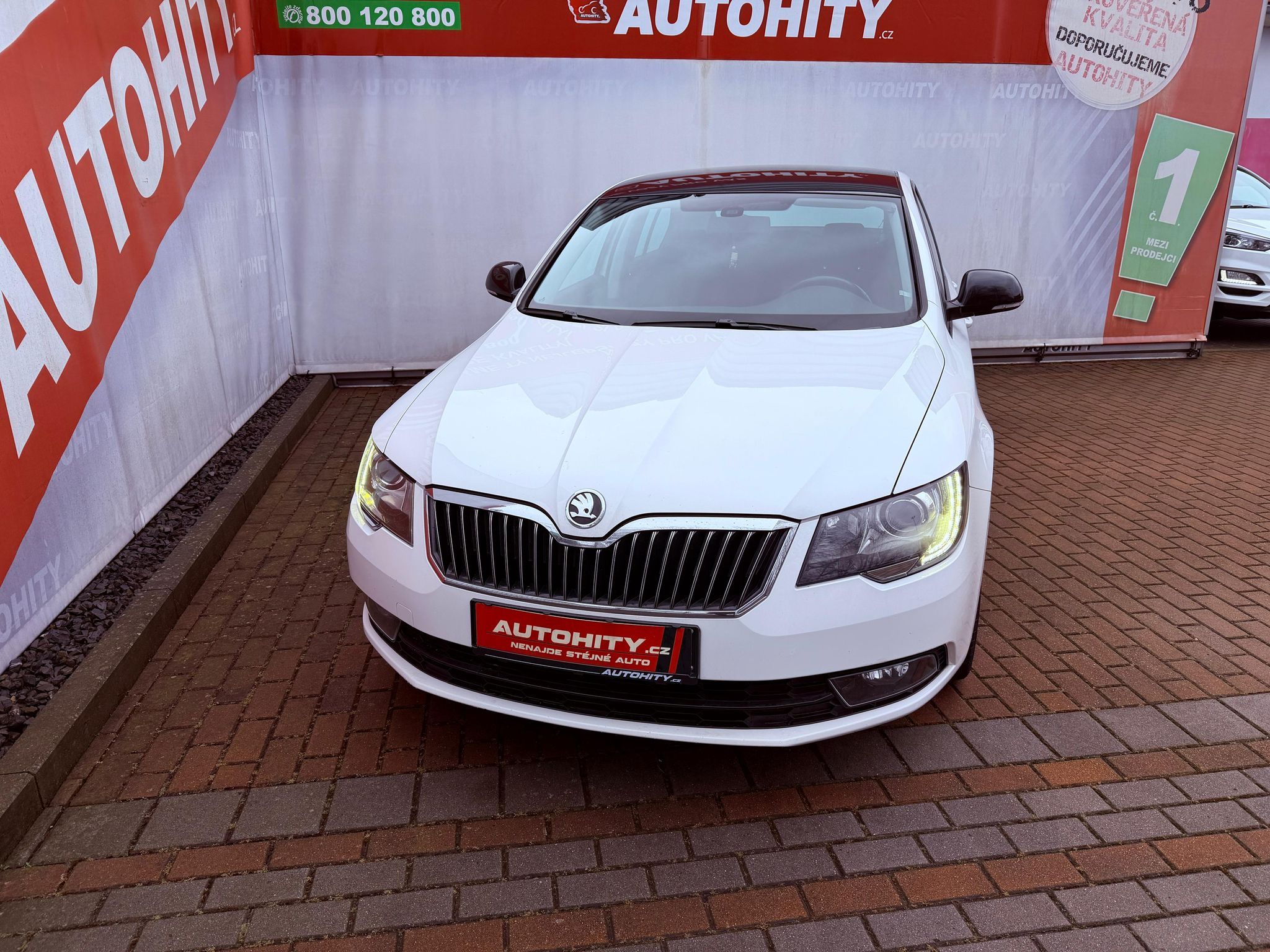 Škoda Superb, 2.0 TDi Elegance, ČR - fotka 2