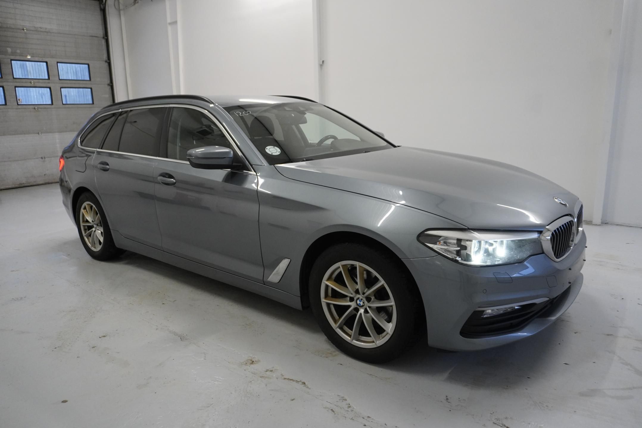 BMW Řada 5, 520D TOURING STEPTRONIC - fotka 3
