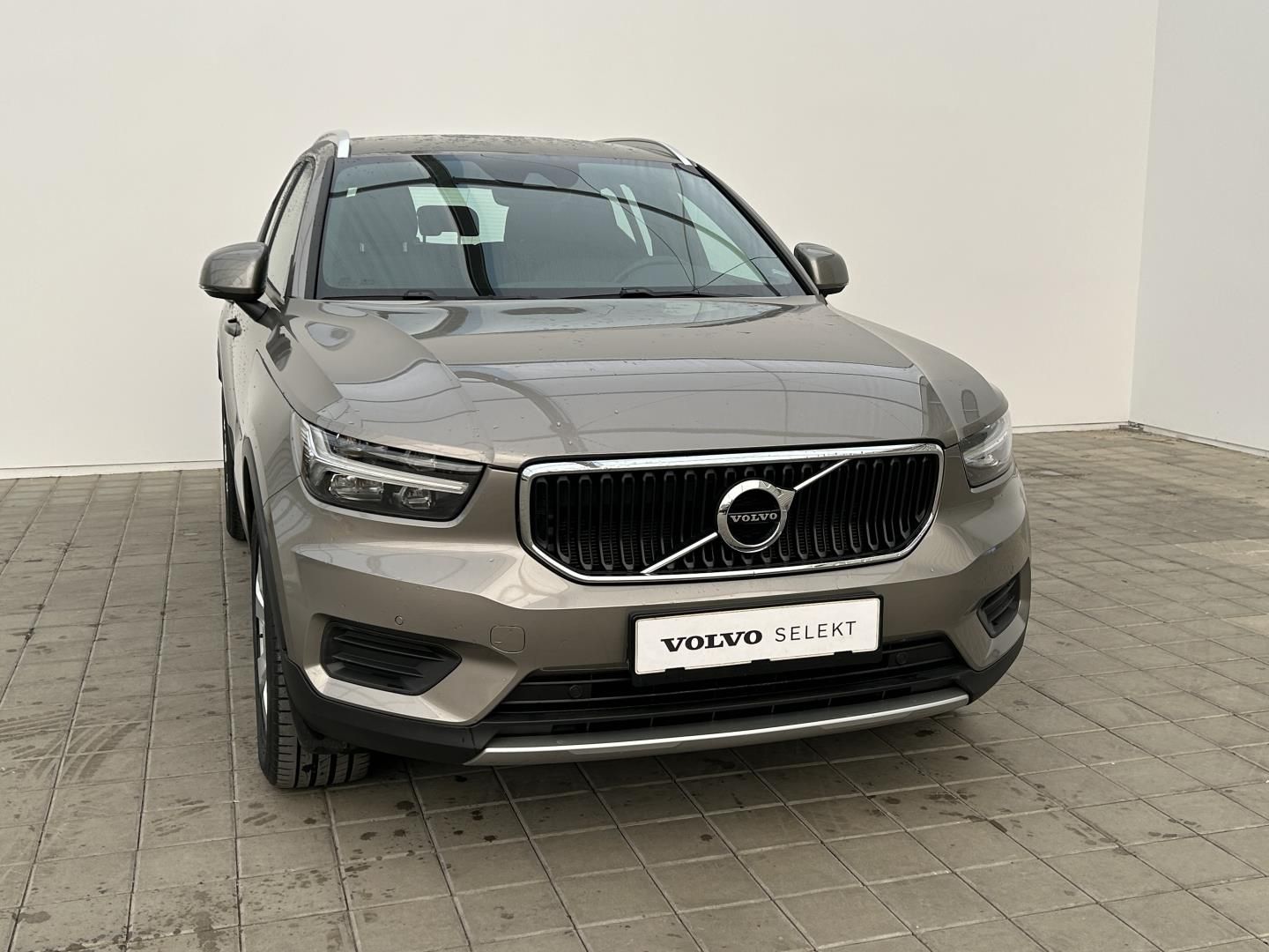 Volvo XC40, 2.0B4 145kW Momentum Pro - fotka 3