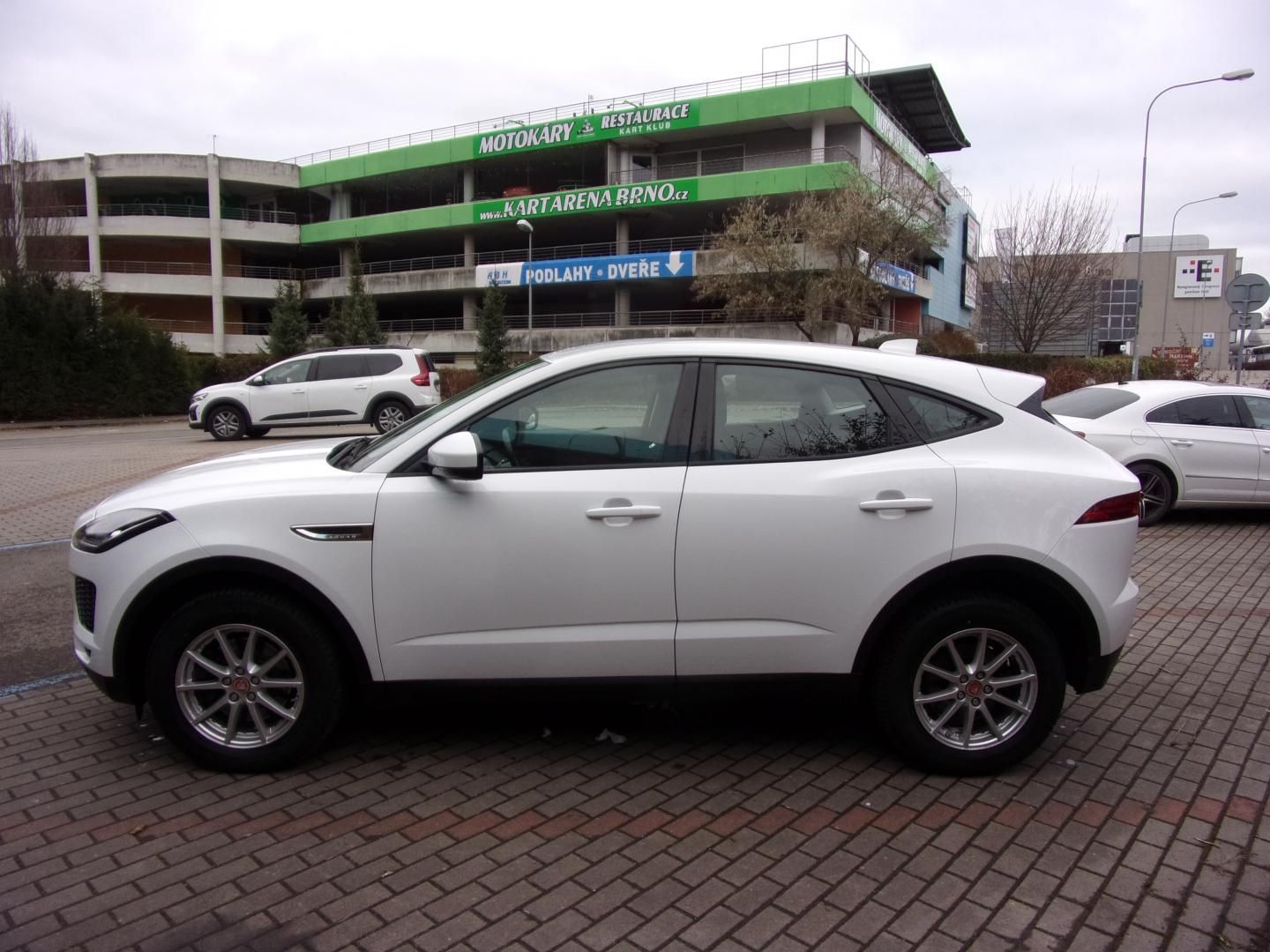 Jaguar E-Pace, 2.0D AWD automat - fotka 4