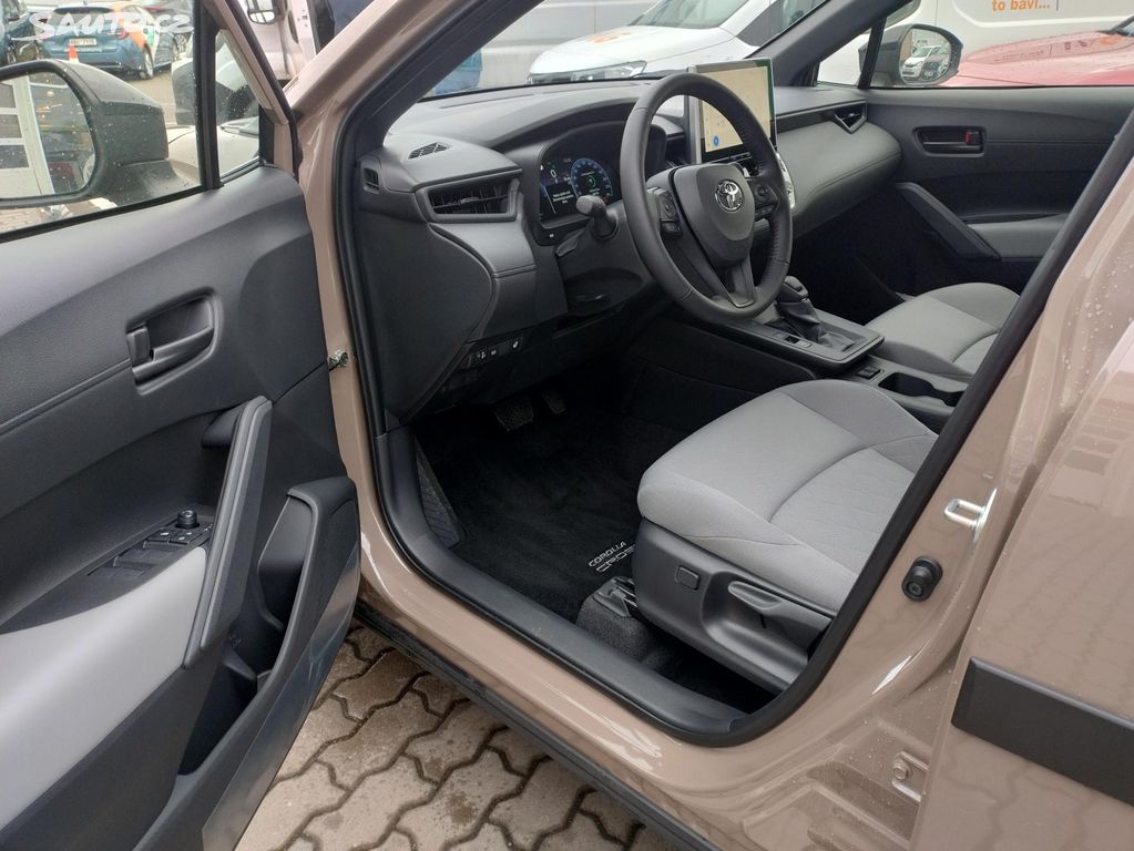 Toyota Corolla Cross 1.8 FHEV Comfort Business+ | Sauto.cz
