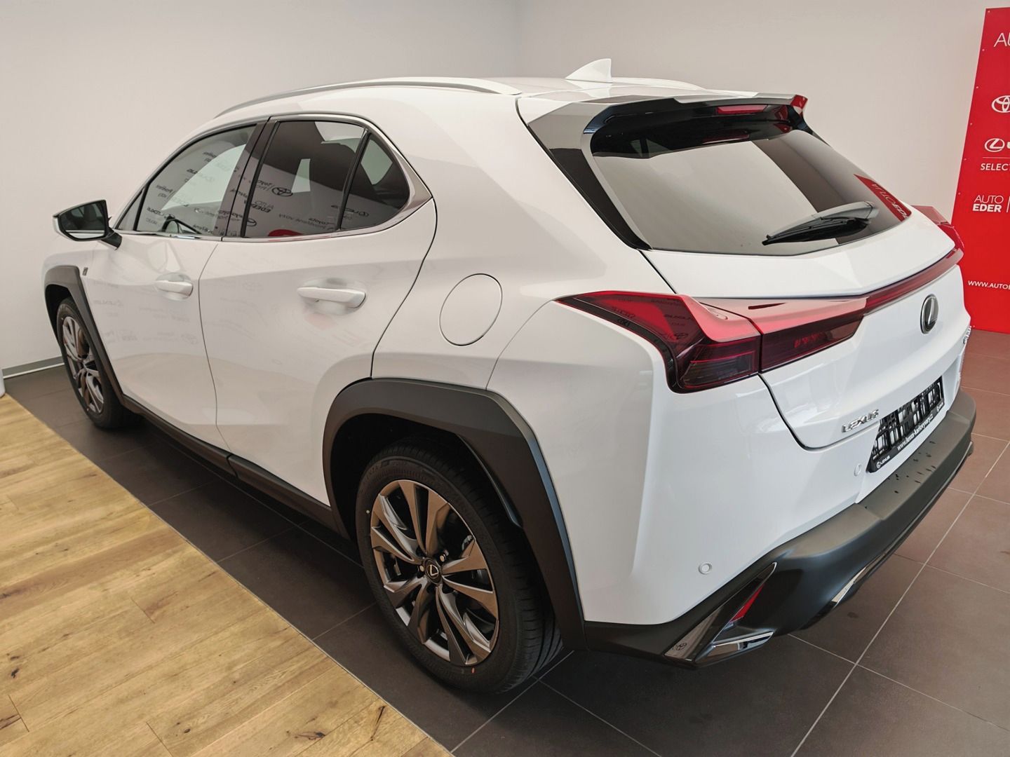 Lexus UX 300h, 300h F SPORT Design - fotka 6