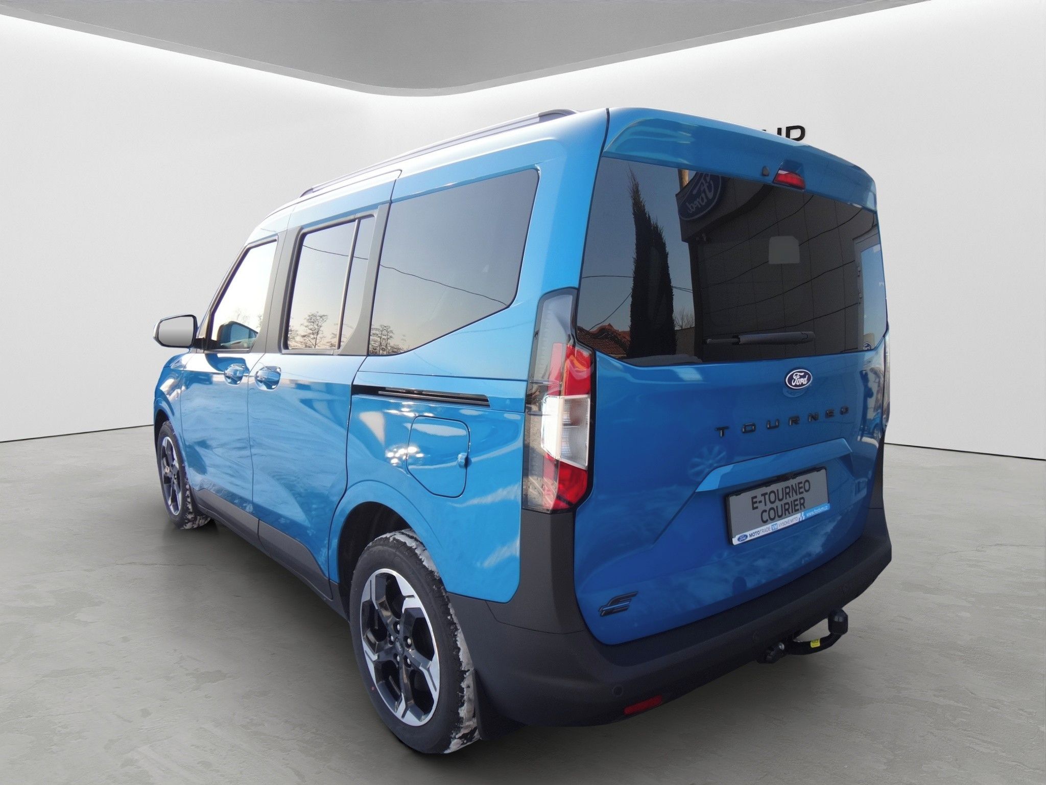 Ford Tourneo Courier, Titanium 43kWh 100kW 136k EV - fotka 4