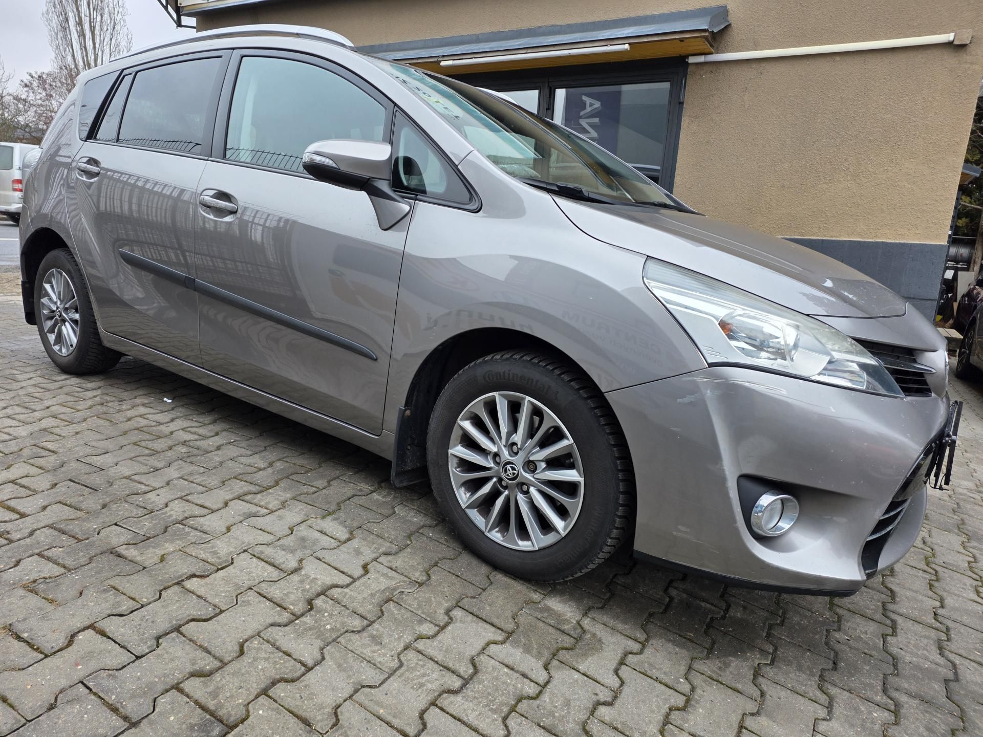 Toyota Verso, 1.6-NÍZKÁ SPOTŘEBA-NAVI-KAMERA - fotka 3