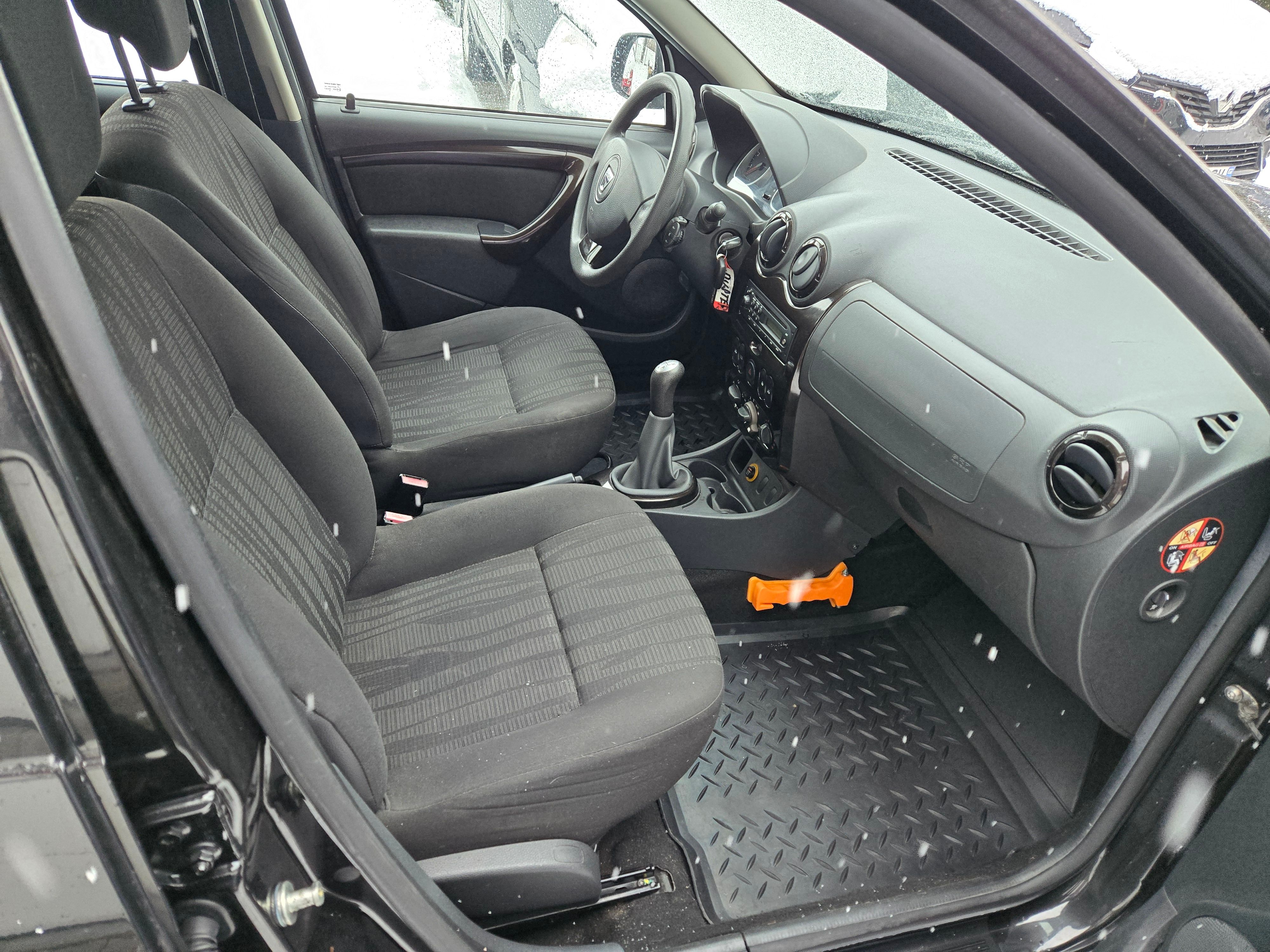 Dacia Duster, 1,6 16V Laureate+zimní kola - fotka 6