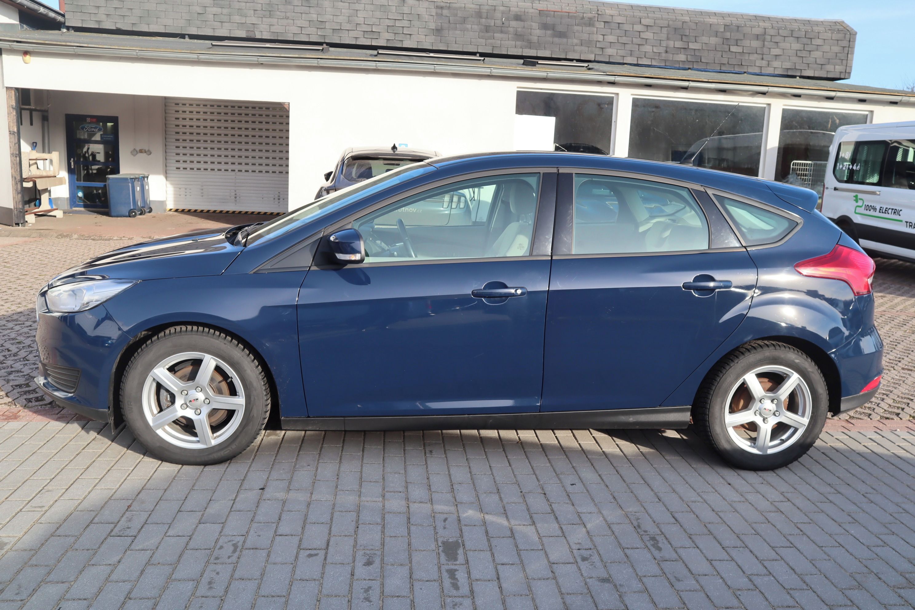 Ford Focus, 1.6 Duratec 77 kW 105 k Trend - fotka 2