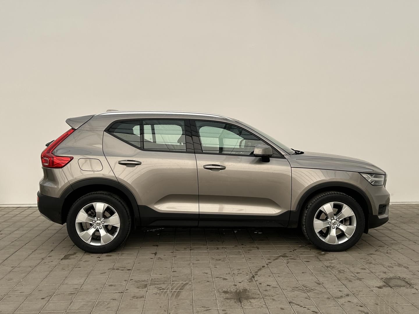 Volvo XC40, 2.0B4 145kW Momentum Pro - fotka 4