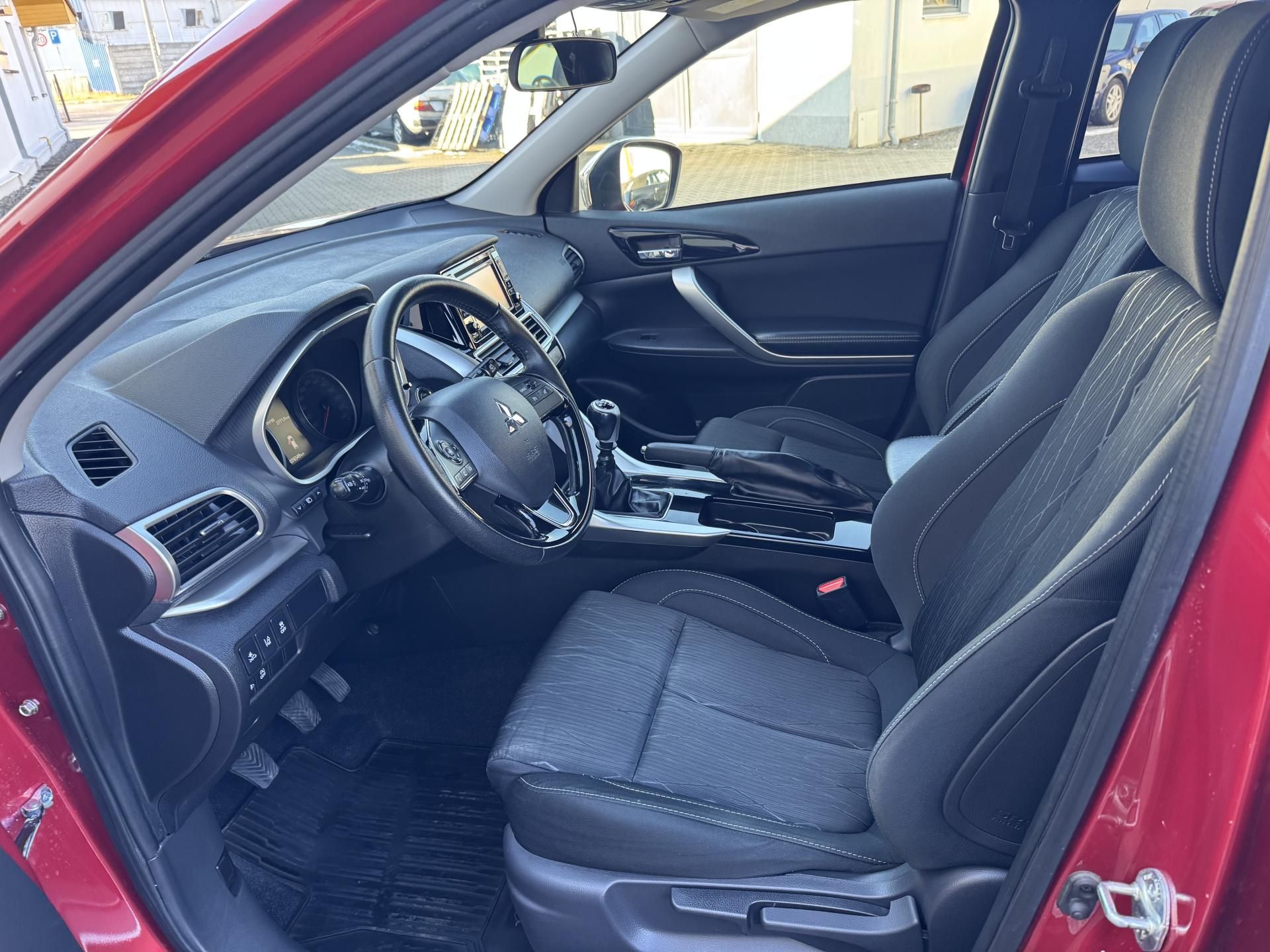Mitsubishi Eclipse Cross, 1,5T INTENSE,ČR,1.MAJ. - fotka 5