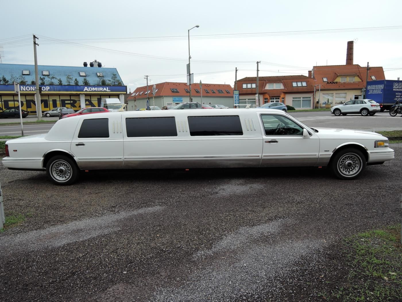 Lincoln Town Car, 4,6 Limuzína 9.m Pronájem - fotka 3