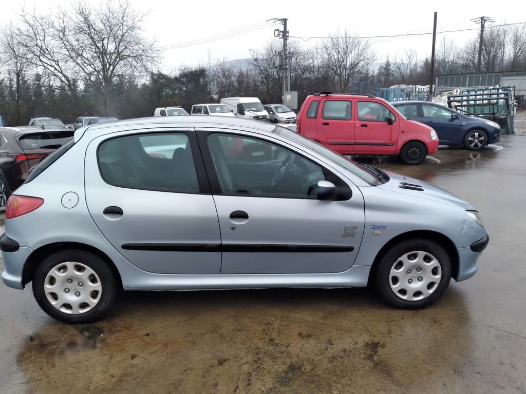 Peugeot 206, 1.1 5dv. ČR, 2.MAJITEL - fotka 5