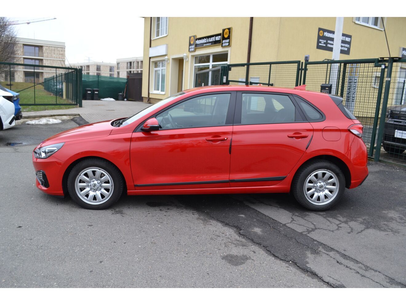 Hyundai i30, 1.0T-GDI COMFORT ALU16 - fotka 2