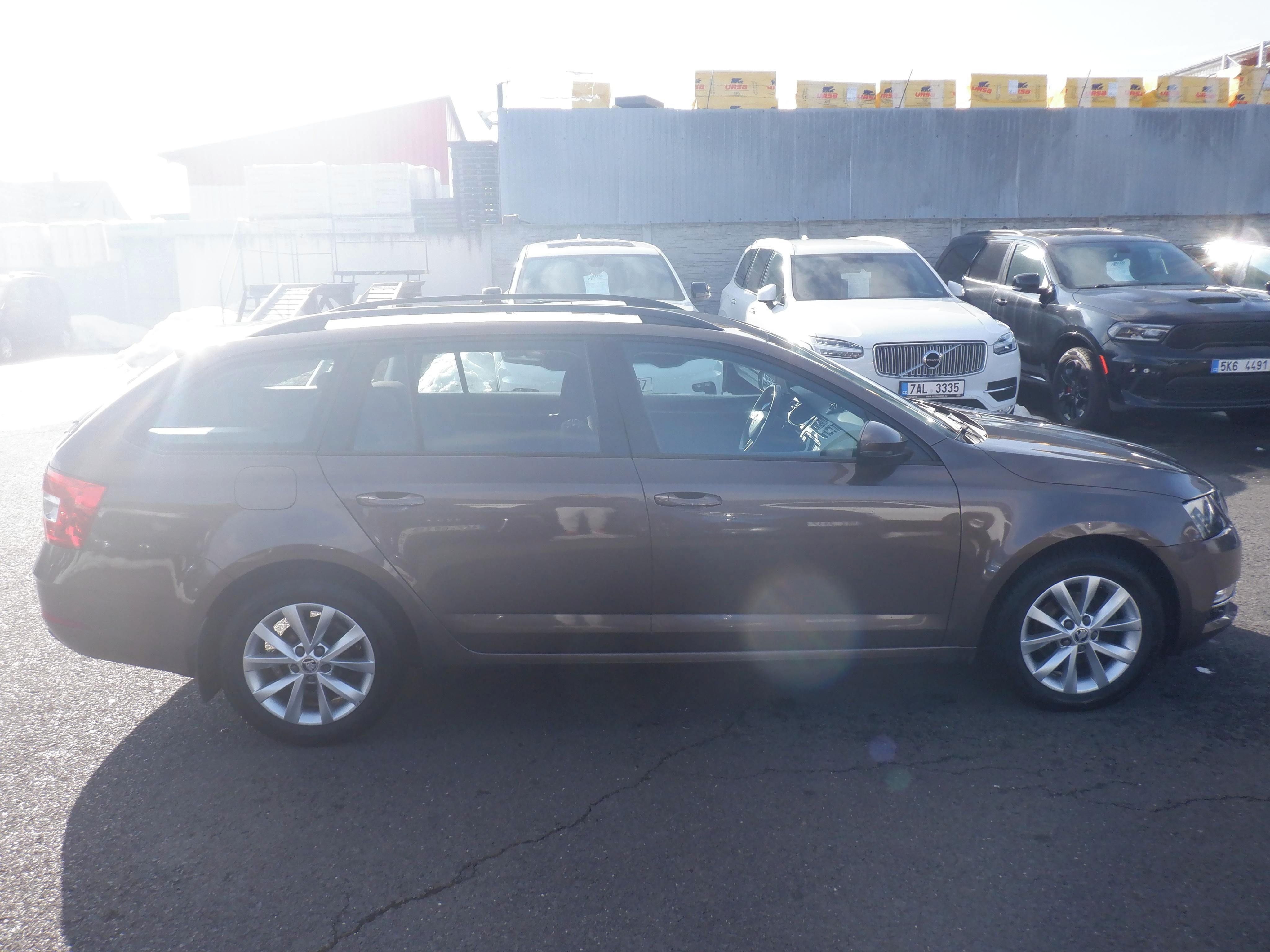 Škoda Octavia, 2.0 TDI Style,DSG Kombi - fotka 4