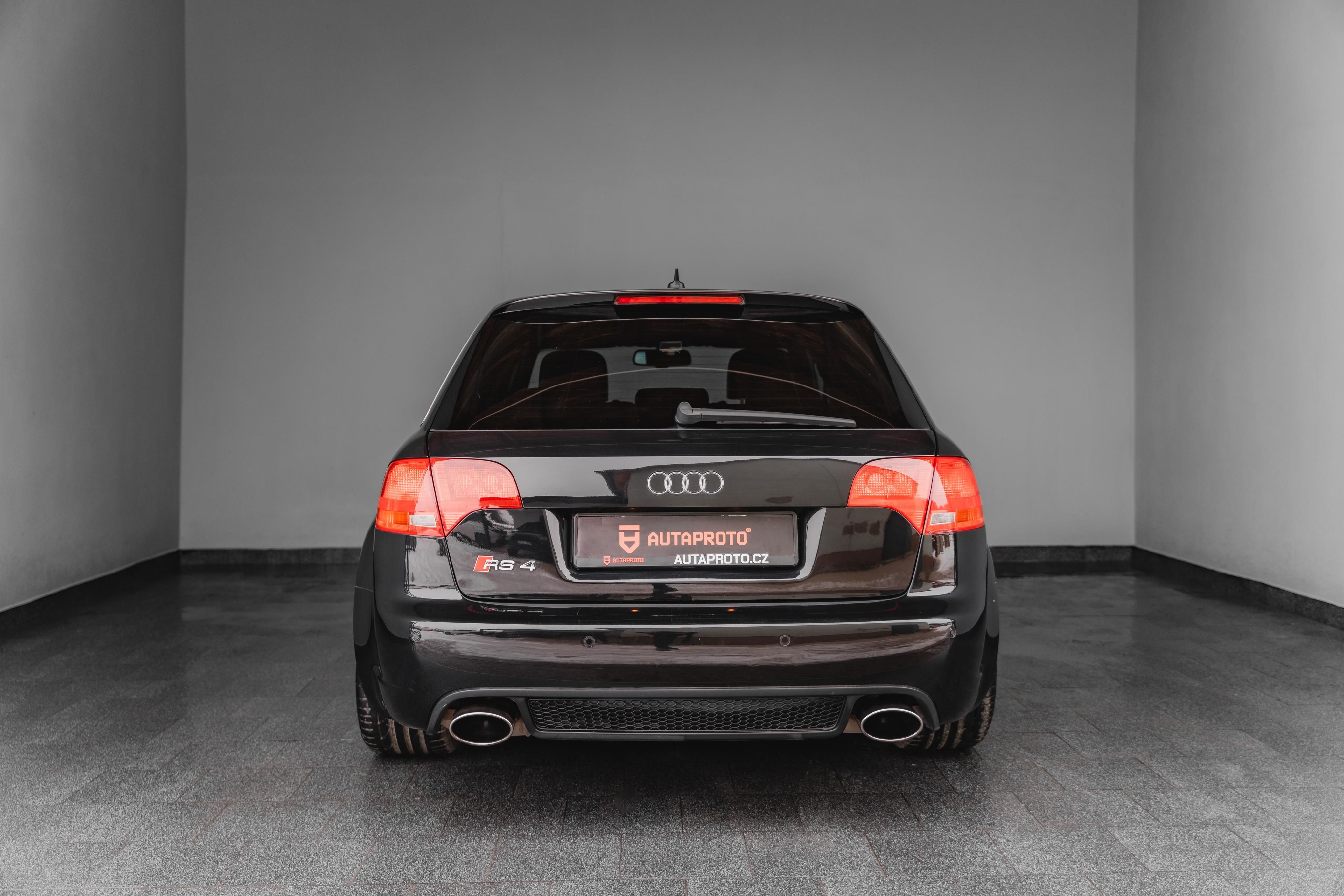 Audi RS4 Avant, 4.2-V8-309kW-Quattro-R19 - fotka 5
