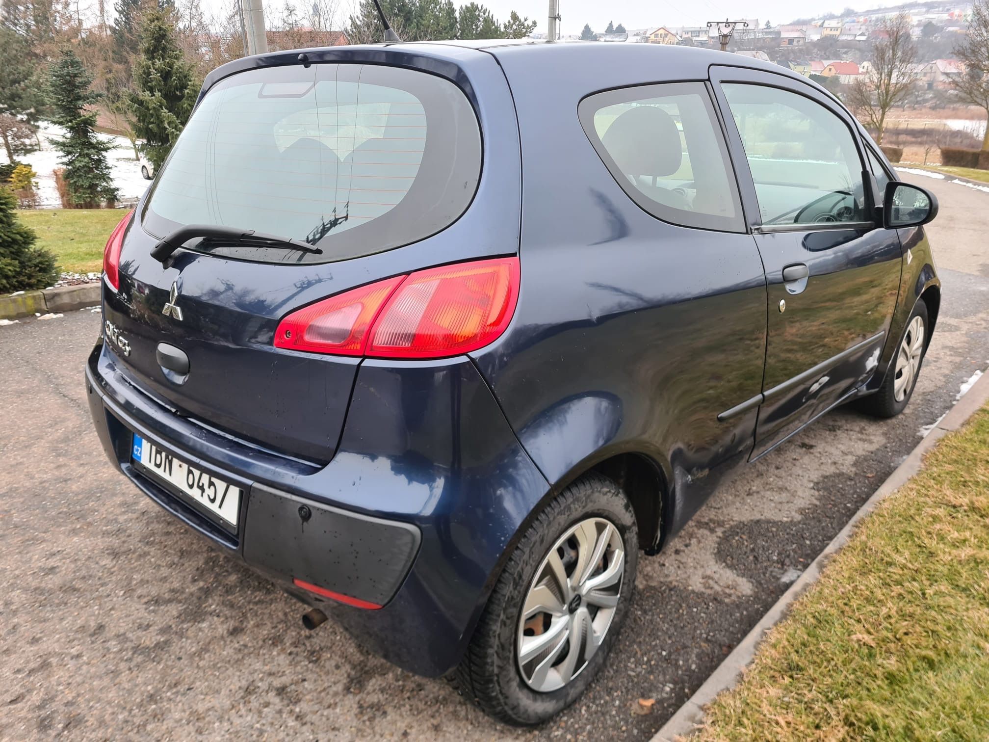 Mitsubishi Colt, 1.1 i 55KW - fotka 4
