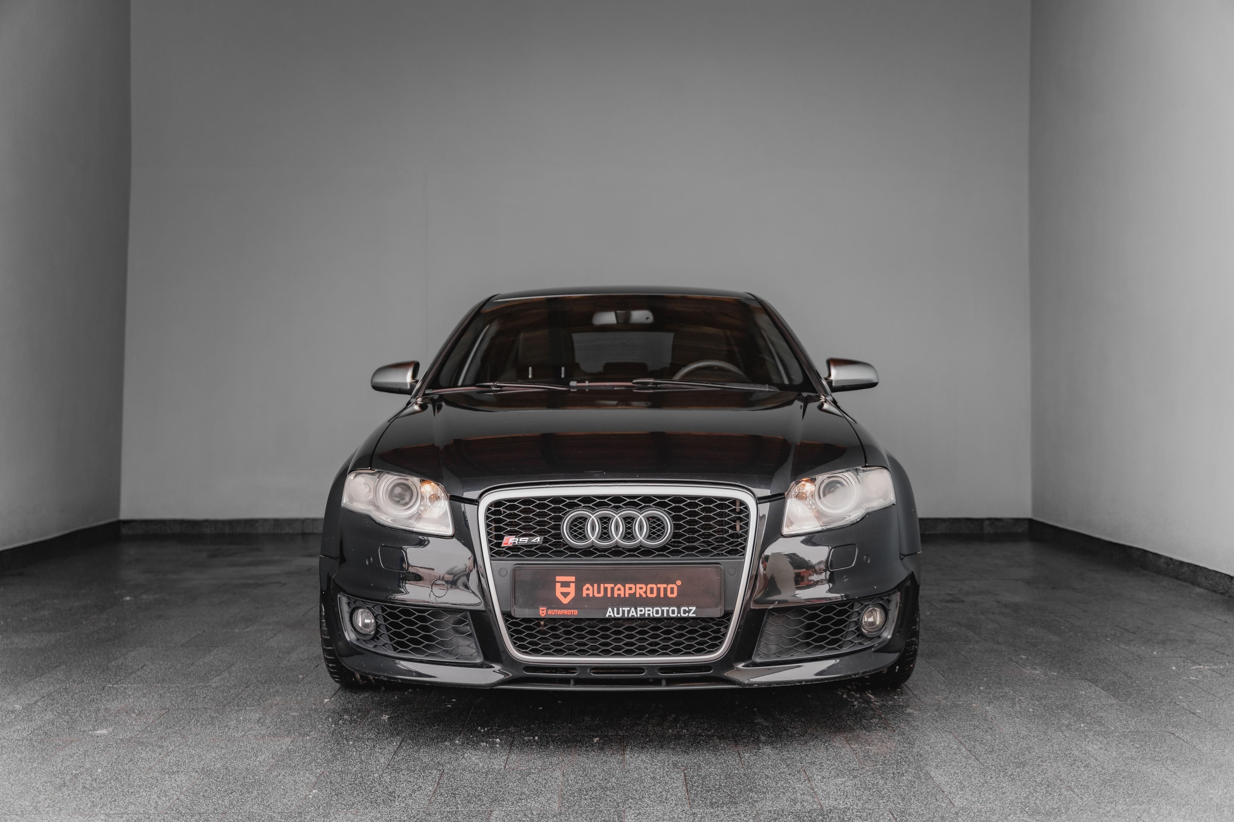 Audi RS4 Avant, 4.2-V8-309kW-Quattro-R19 - fotka 2