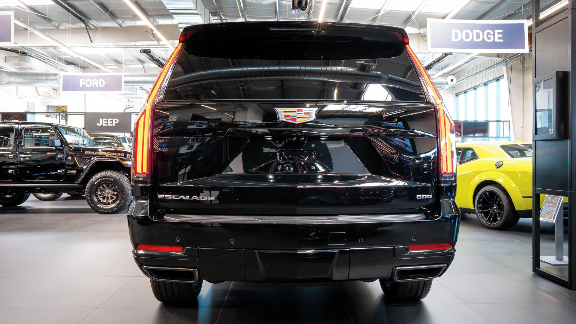 Cadillac Escalade, 6.2 V8 Sport Platinum 2026 - fotka 5