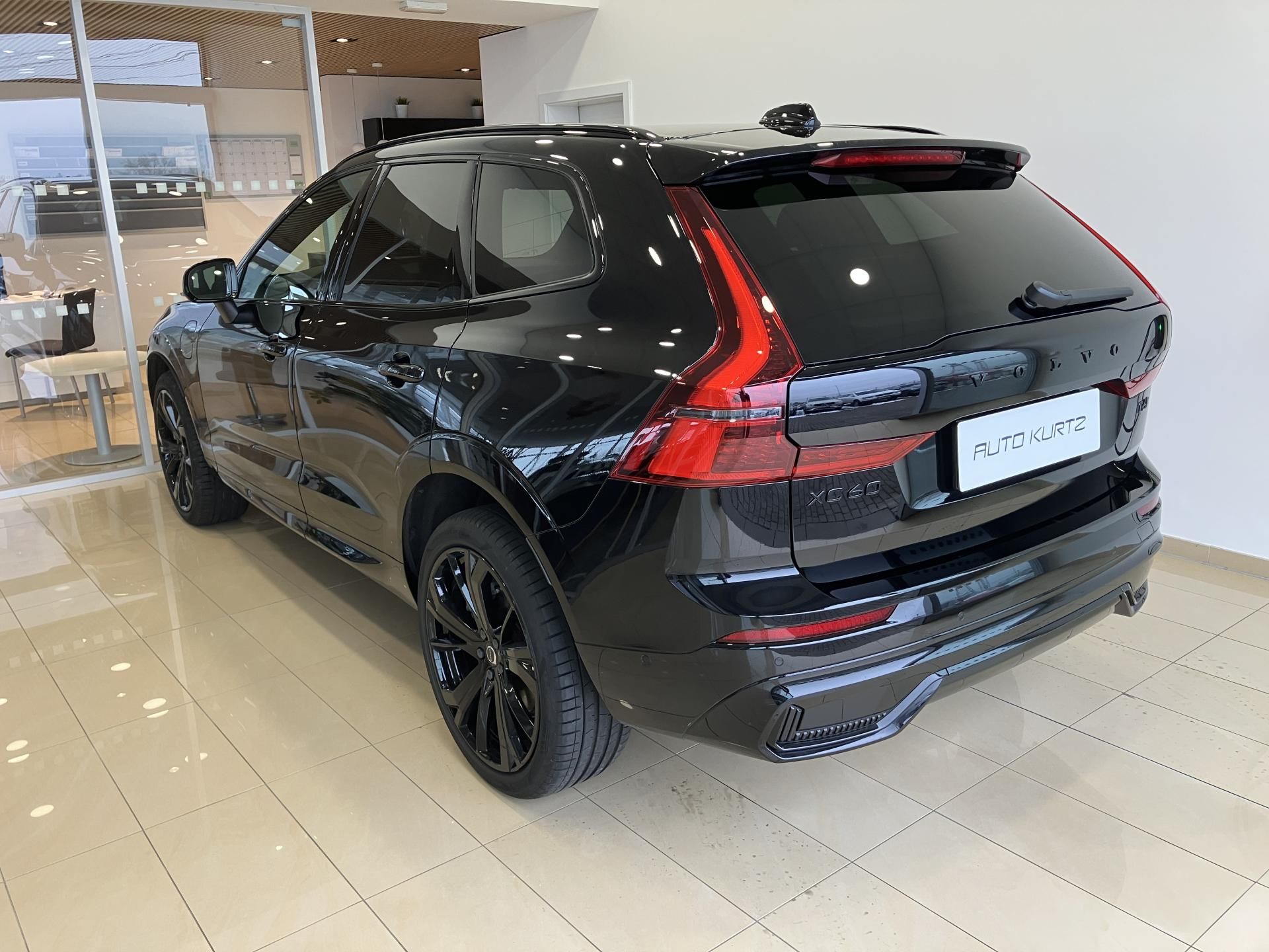 Volvo XC60, T6 AWD Black Edition Plus AT8 - fotka 6