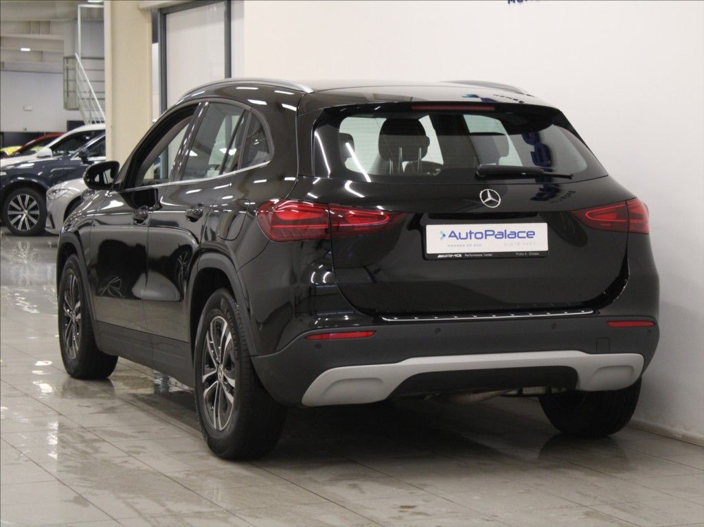 Mercedes-Benz GLA, 2,0 200D 4Matic 1.maj.ČR.35tkm - fotka 3