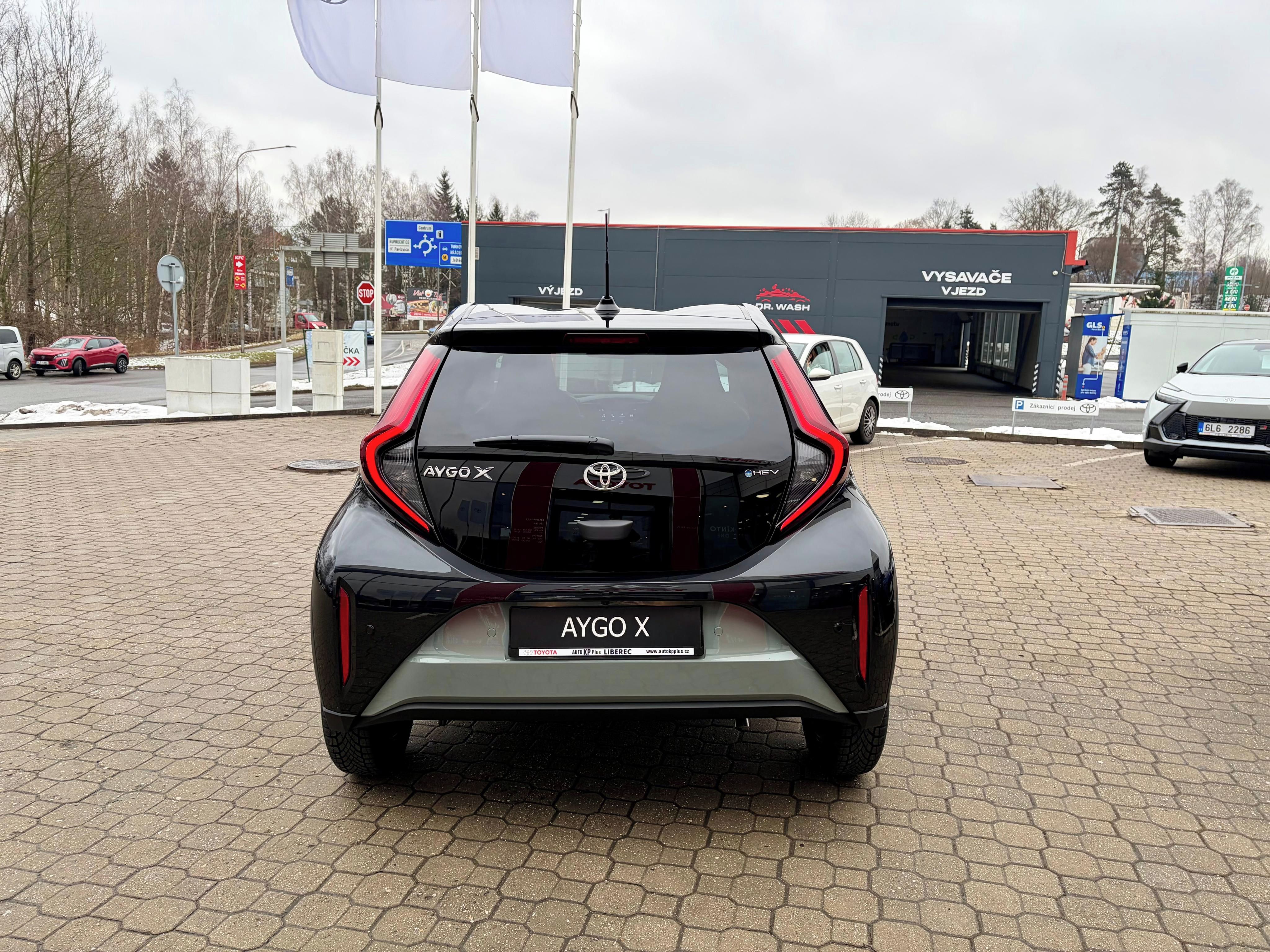Toyota Aygo, 1,5 HEV 116k Style Smart - fotka 5