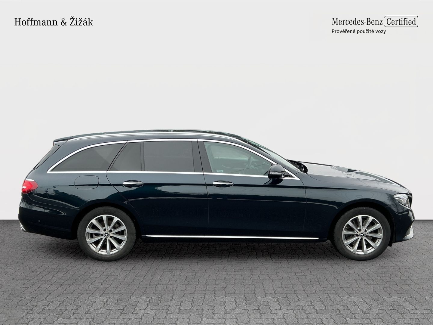 Mercedes-Benz Třídy E, 220 d AVANTGARDE 4MATIC - fotka 4