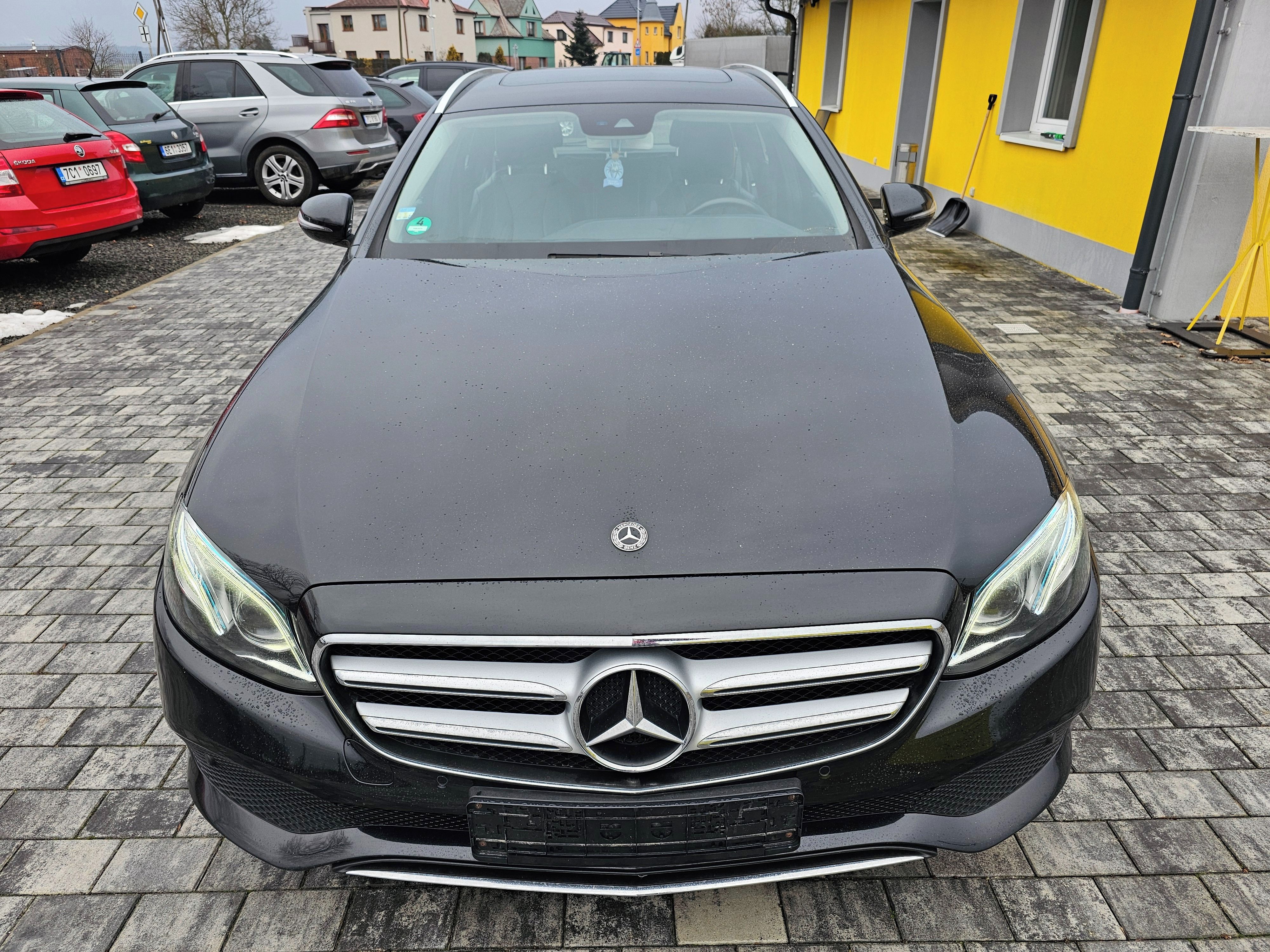 Mercedes-Benz Třídy E, E350 4matic 190kw, Avantgarde - fotka 2