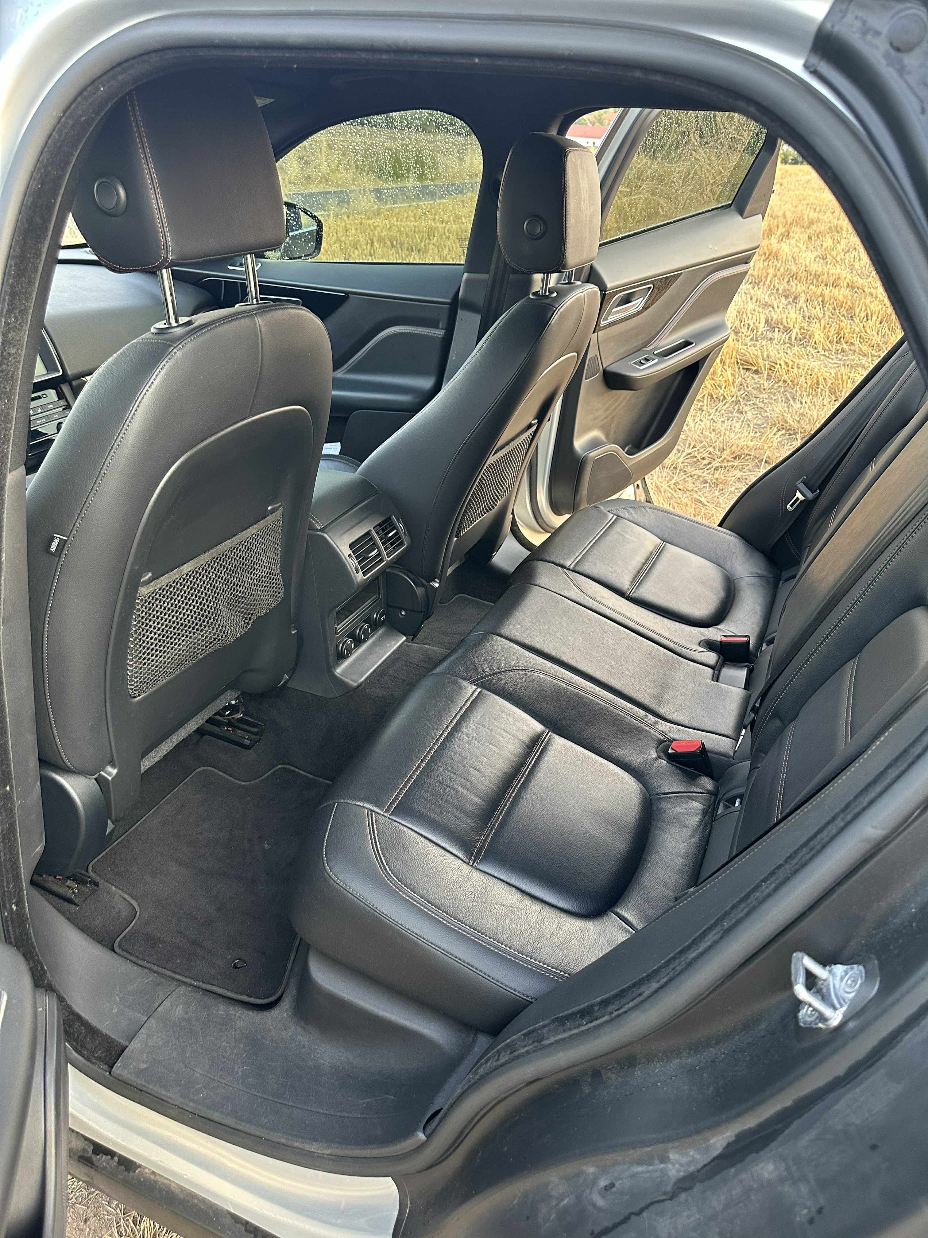 Jaguar F-Pace, 2.0 TDI , 4x4 , servisováno - fotka 6