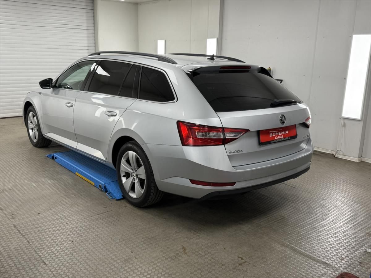 Škoda Superb, 2,0 TDI ČR DSG NAVI CARPLAY - fotka 4
