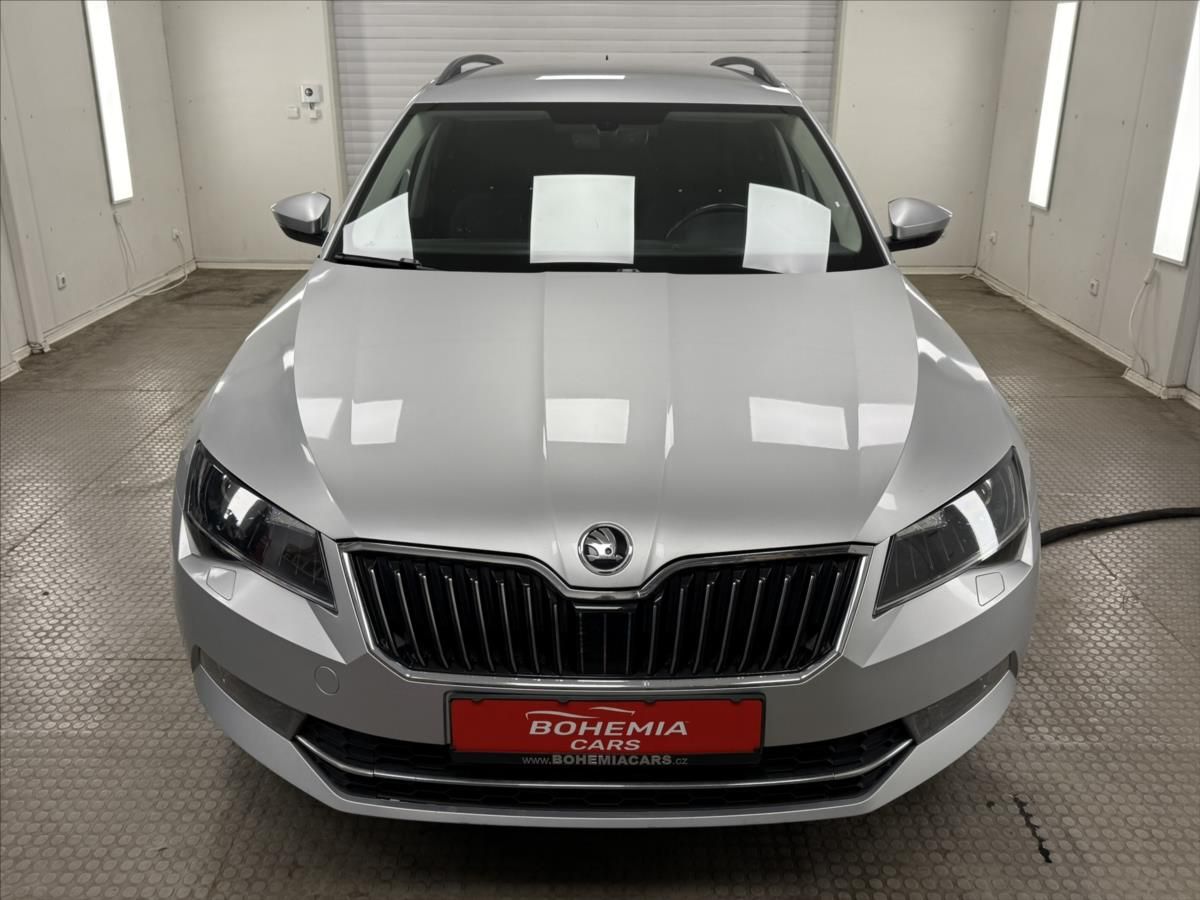 Škoda Superb, 2,0 TDI ČR DSG NAVI CARPLAY - fotka 2